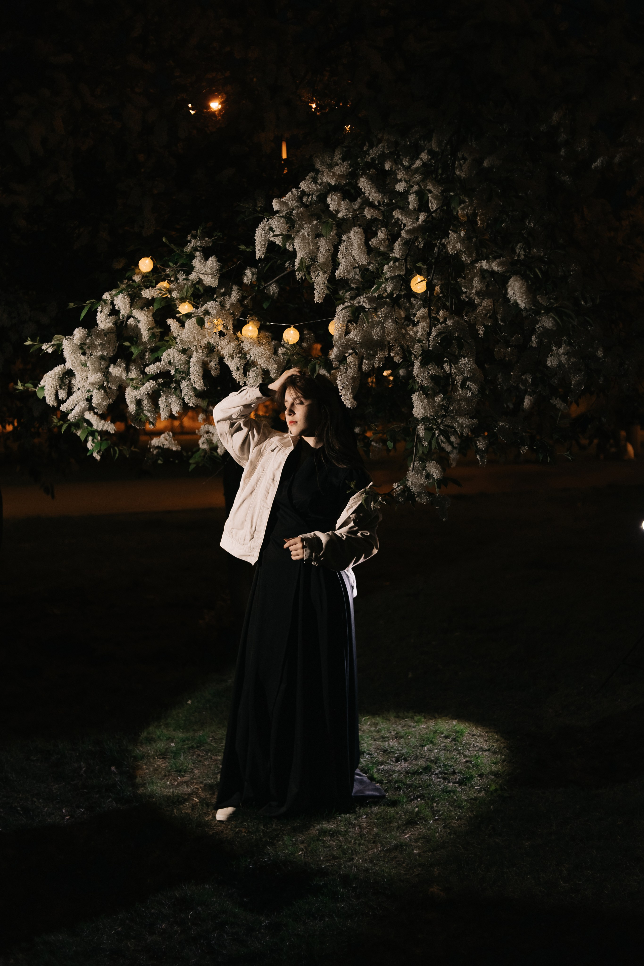 Ангелина. Ночь и цветы. Фотограф Регина Крикунова г. Красноярск