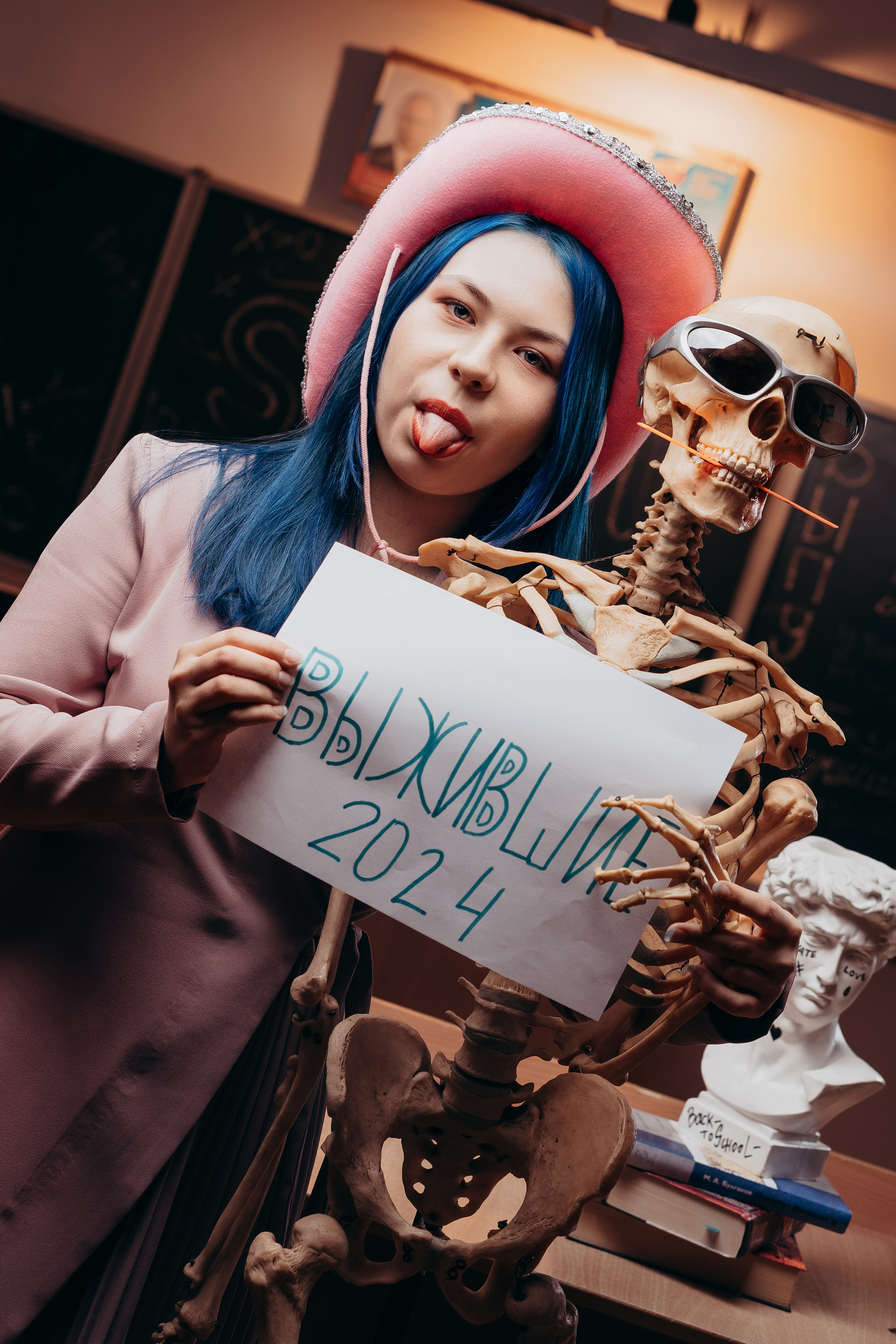 Рушим шаблоны о школьной фотографии!Мелбук. - это современный подход к созданию ярких и современных выпускных альбомов в Хабаровске и Хабаровском крае!Работаем по всему Дальнему Востоку!Наша творческая студия проводит красивые, смешные и классные фотосессии, которые подойдут для мальчиков и девочек,которые учаться в 4, 9, 11 классах.Наши макеты содержат цитаты, фото, фразы, прикольные росписи, которые мы размещаем в дипломе выпускника.Заказать выпускную книгу в городе Хабаровск, настолько же важно, как выпускная песня и выпускная лента на торжественный праздник.Дизайнер наших книг живет в СПБ, а ваши альбомы печатаются в Москве.Посмотрите наши работы на сайте, которые изготовил наш фотограф на Дальнем Востоке в 2024 - 2025 году.На нашем сайте размещены шаблоны, информация, цена и трудовой договор.