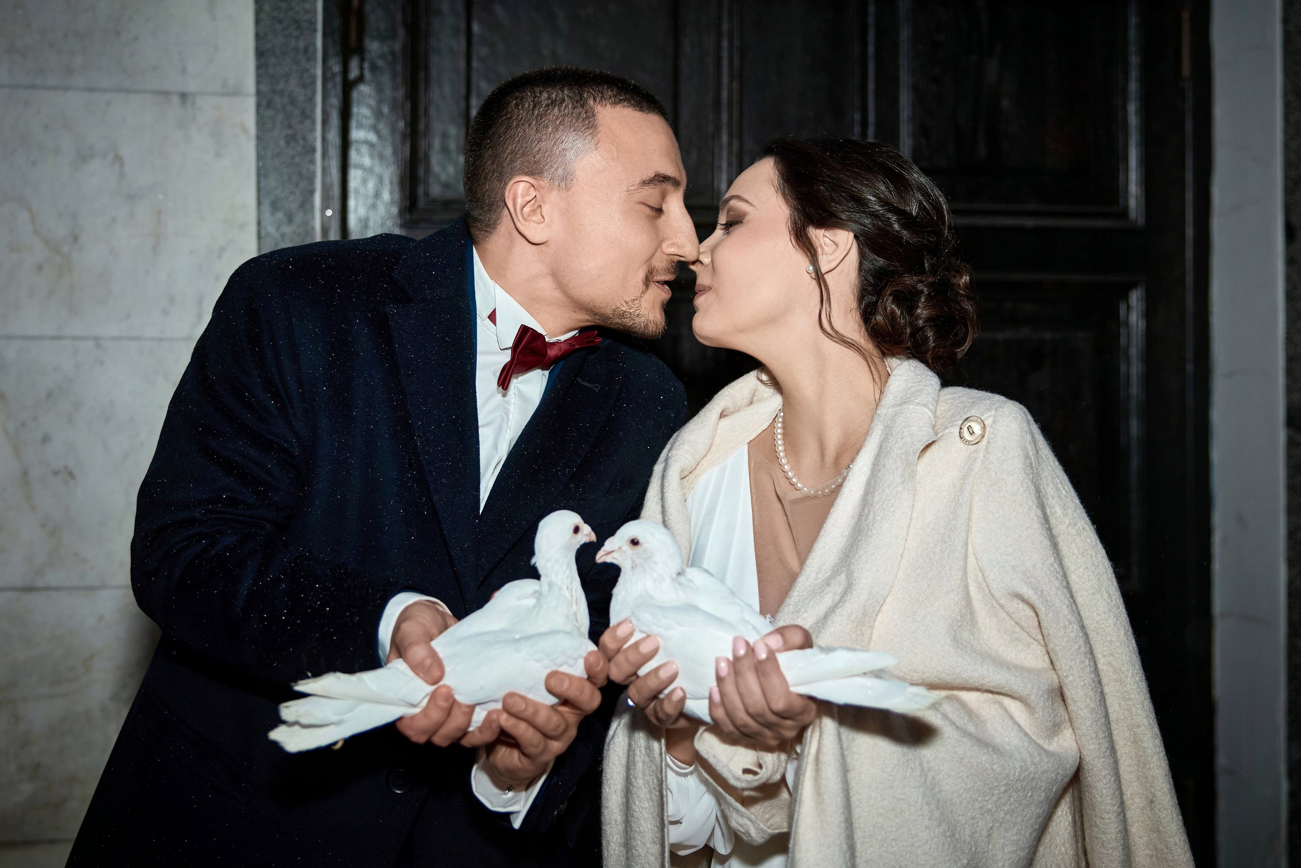 Свадебная фотосессия в студии и регистрация брака в Грибоедовском ЗАГСе