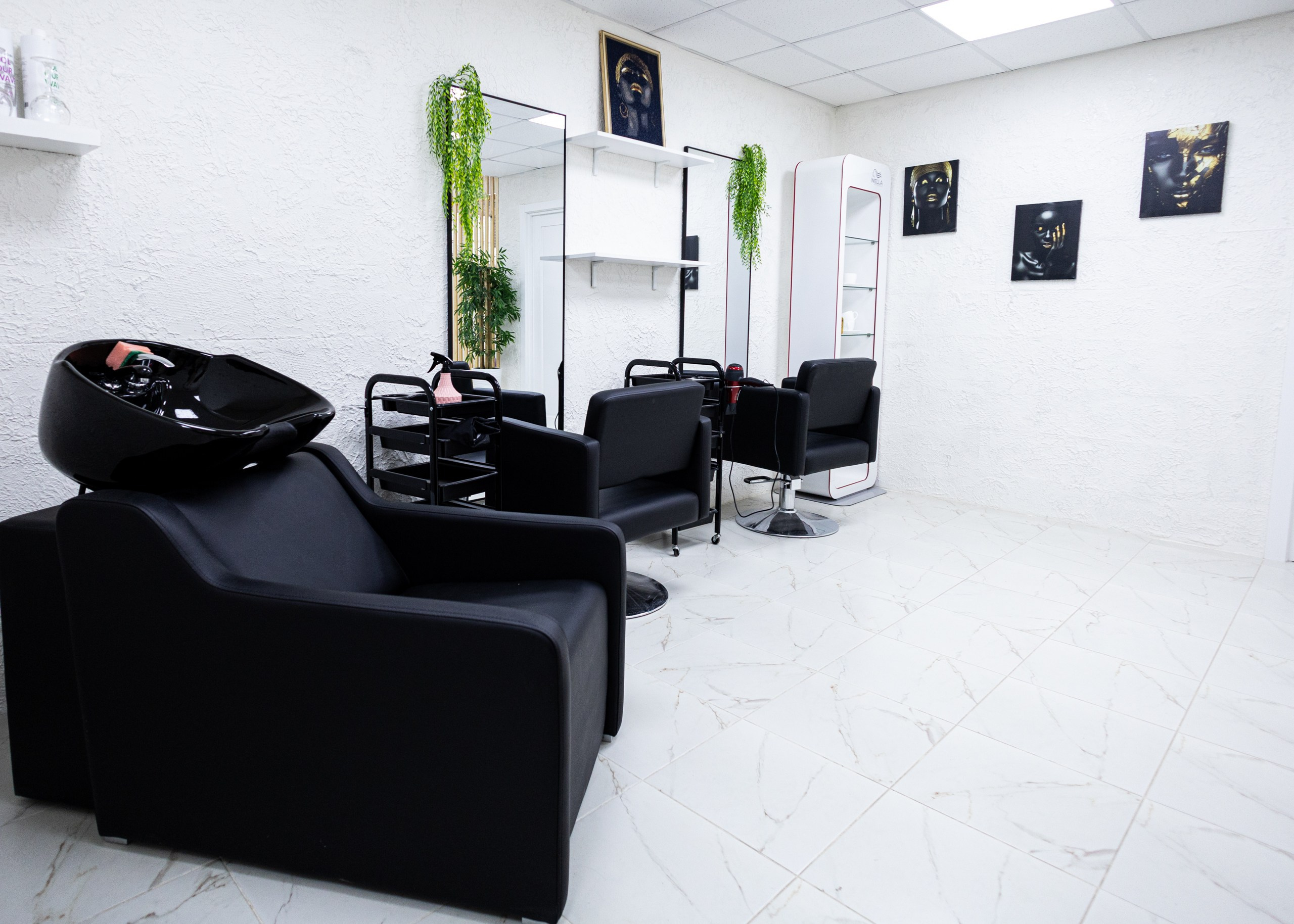 БИЗНЕС ПОРТРЕТ СПЕЦИАЛИСТА ПО МАНИКЮРУ. Фотограф Paul Varro в Краснодаре