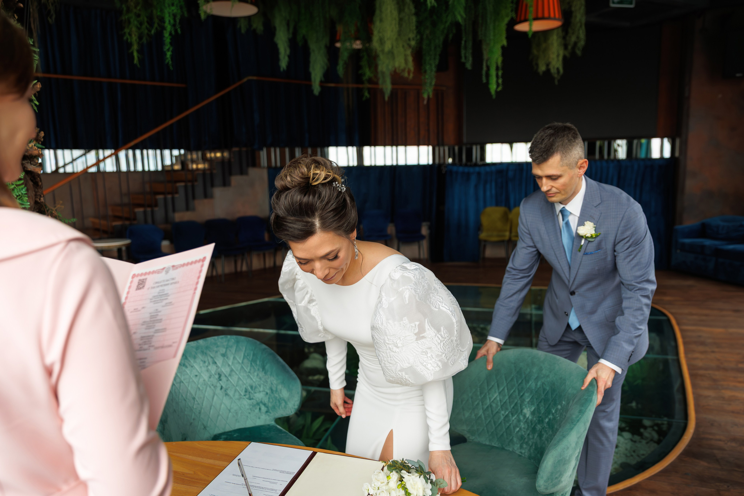 Свадебная фотосессия в библиотеке читальне им Пушкина. Свадебный фотограф Москва и МО Сергей Киржаев