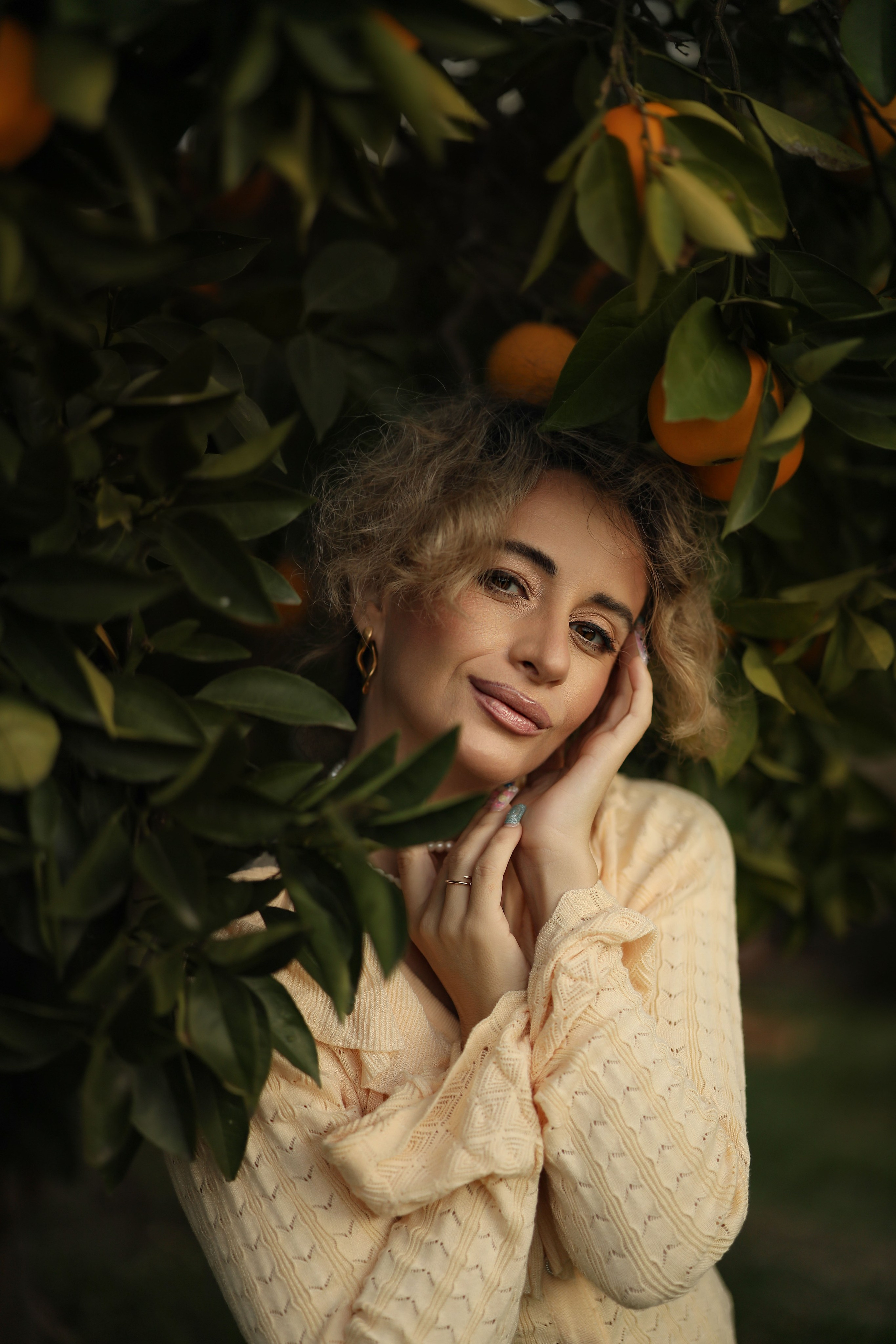 Семейная фотосессия в мандариновом саду Абхазии. Свадебный и семейный фотограф в Абхазии Жанна Соснина