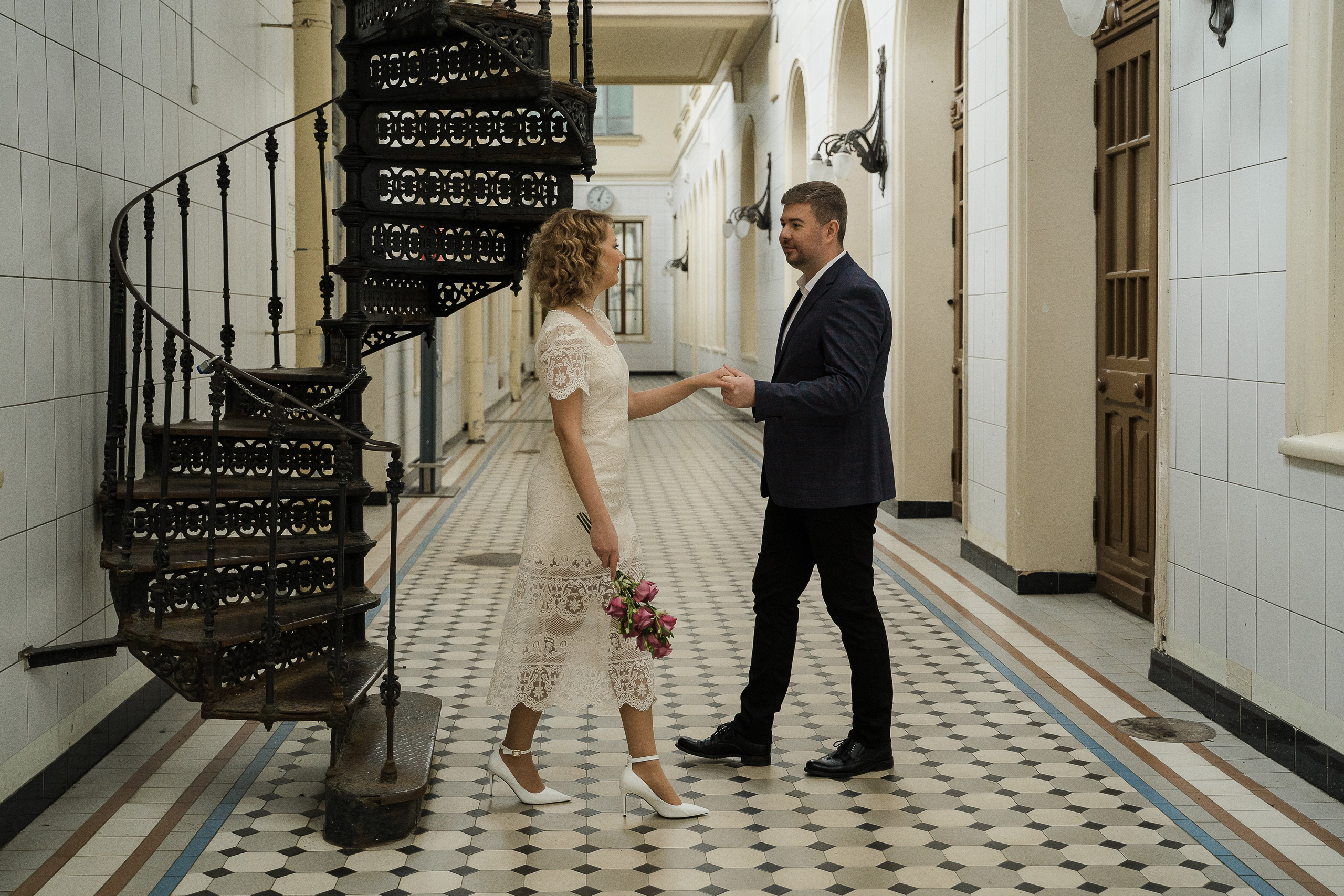 Свадебная фотосессия на Витебском вокзале. Свадебный и семейный фотограф в Пушкине и Санкт-Петербурге Мария Филиппова