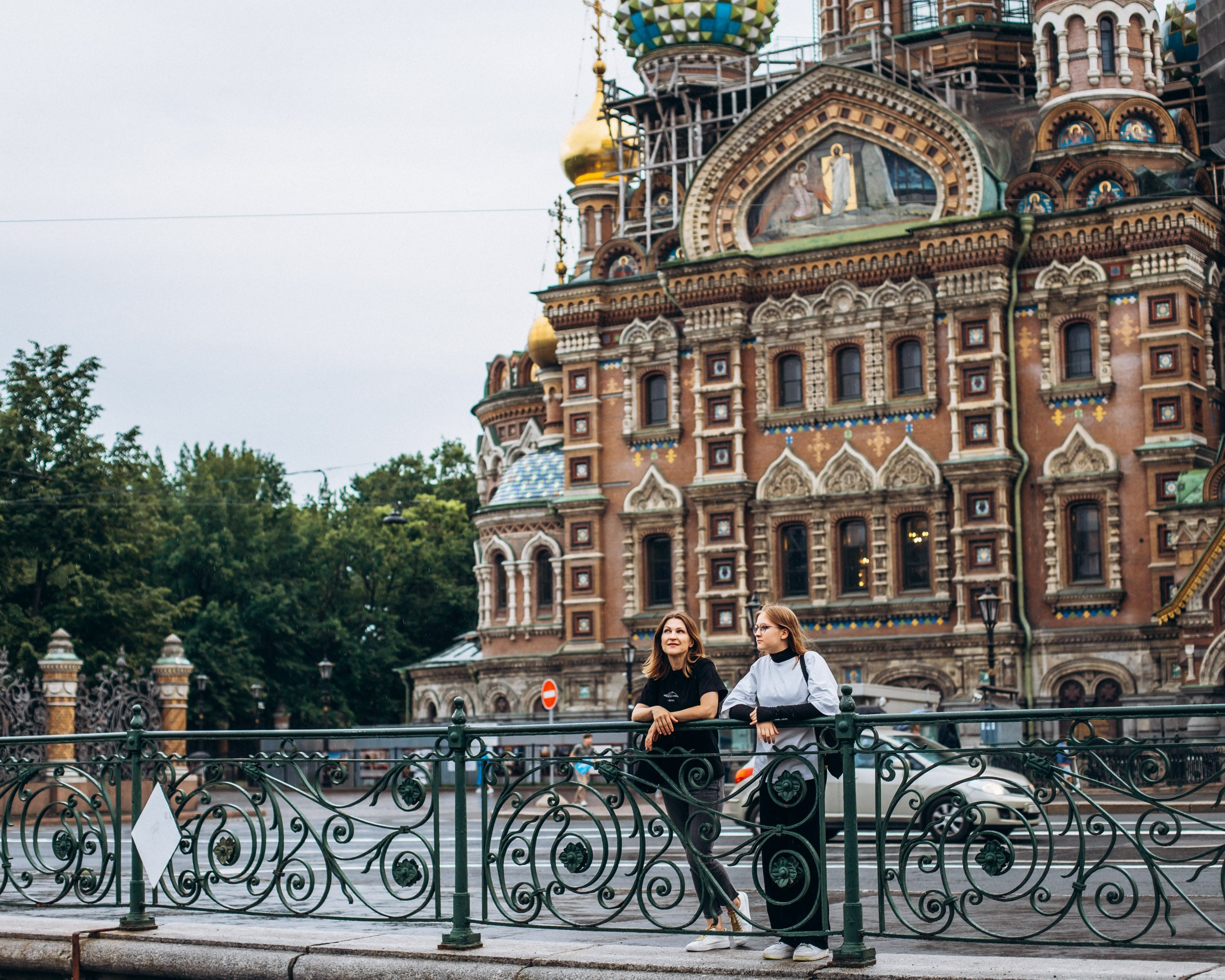 Светлана и Анна в июне. Фотопрогулка в Петербурге. Индивидуальный и семейный фотограф в Санкт-Петербурге
