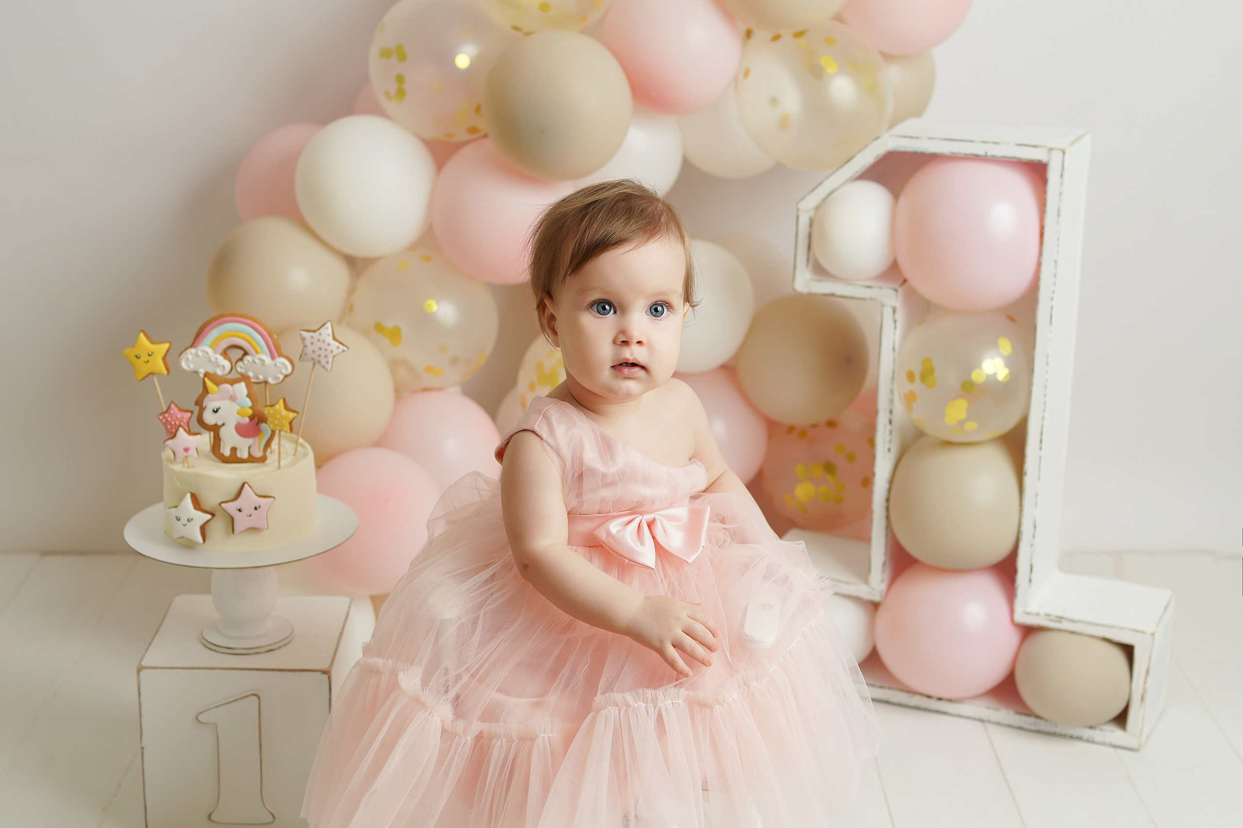 Детская фотосессия Первый год для девочек. Детский фотограф и фотограф новорожденных в Калининград Оксана Иваний