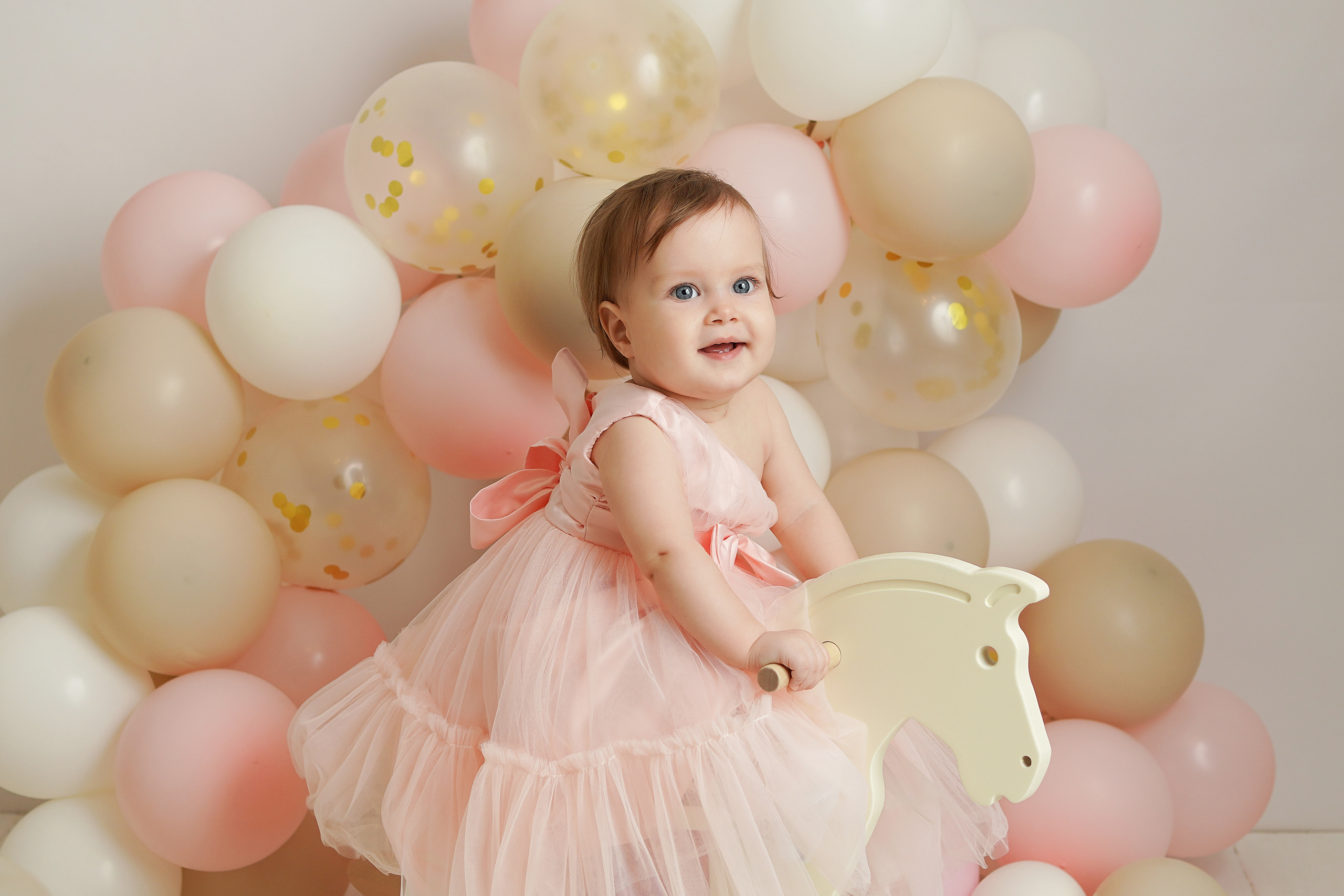 Детская фотосессия Первый год для девочек. Детский фотограф и фотограф новорожденных в Калининград Оксана Иваний