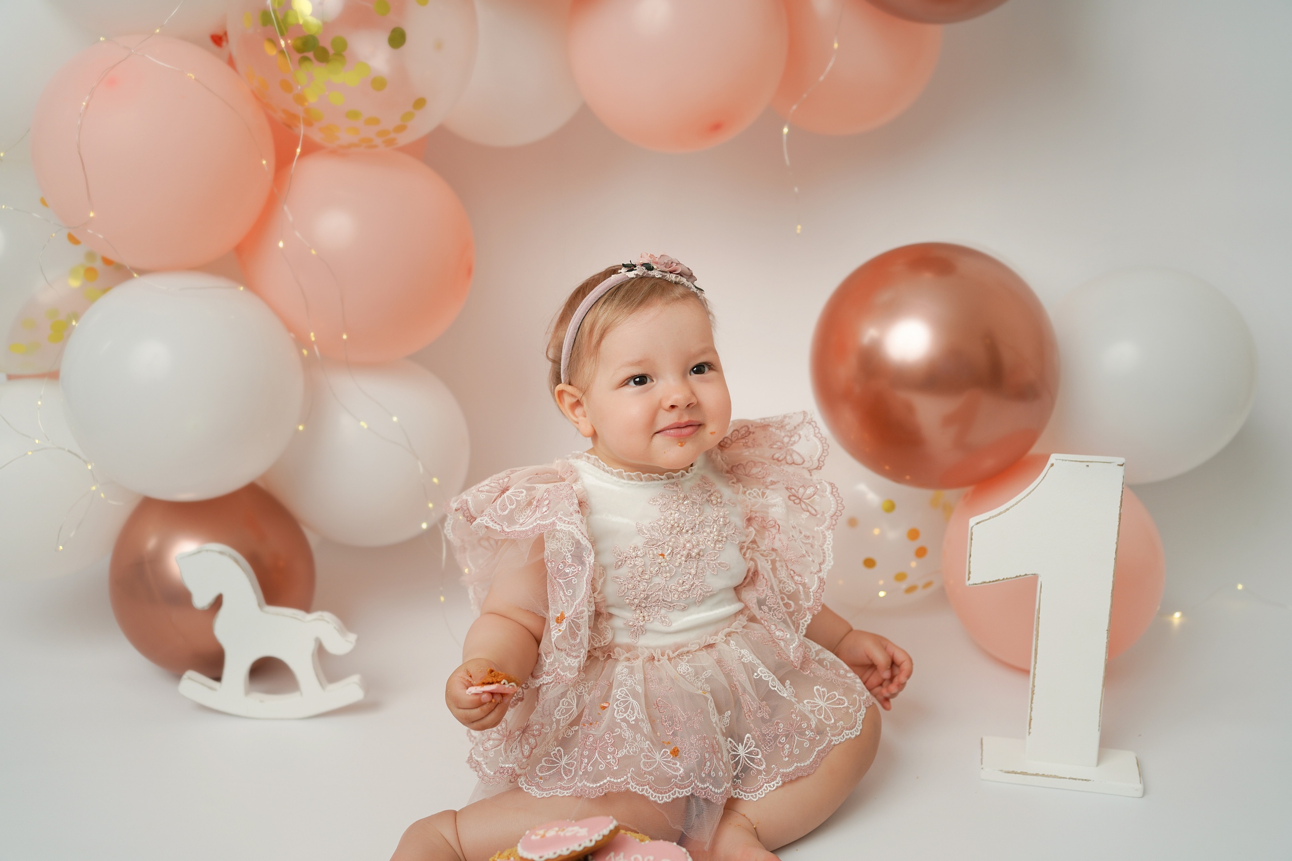 Детская фотосессия Ариши на празднование Первого года. Детский фотограф и фотограф новорожденных в Калининград Оксана Иваний