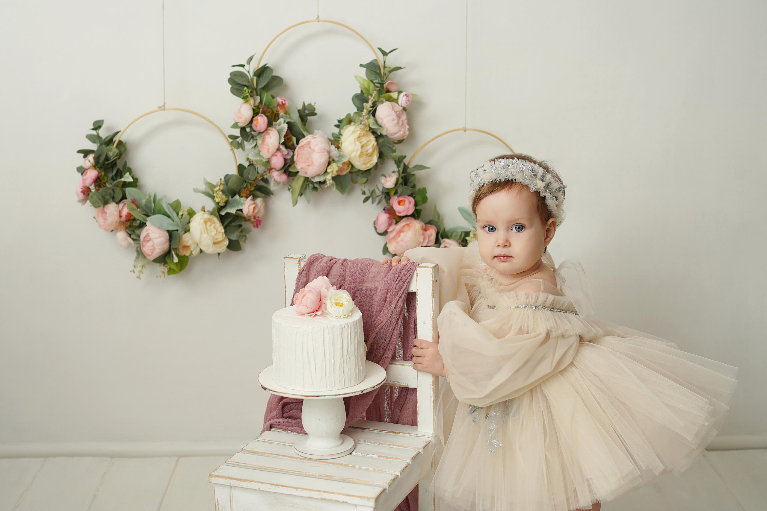 Детская фотосессия Первый год для девочек. Детский фотограф и фотограф новорожденных в Калининград Оксана Иваний