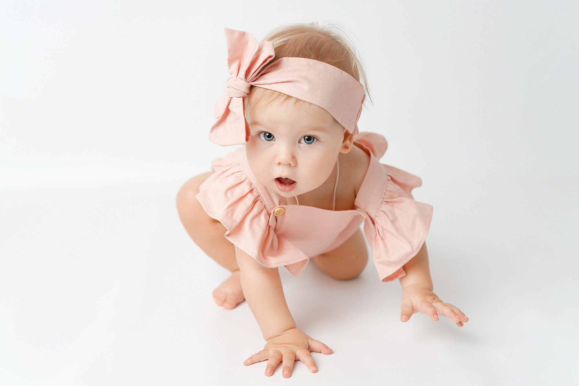 Детская фотосессия Эмилии в Калининграде. Детский фотограф и фотограф новорожденных в Калининград Оксана Иваний