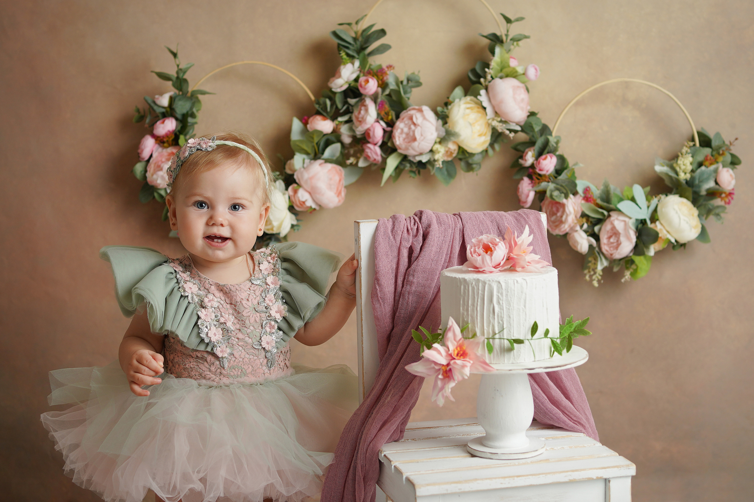 Фотосессия Эмилии в детской студии в Калининграде. Детский фотограф и фотограф новорожденных в Калининград Оксана Иваний