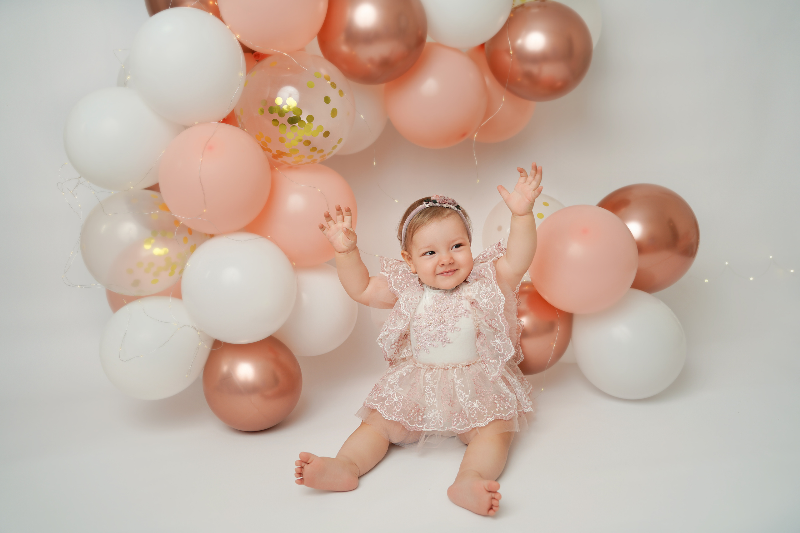 Детская фотосессия Ариши на празднование Первого года. Детский фотограф и фотограф новорожденных в Калининград Оксана Иваний