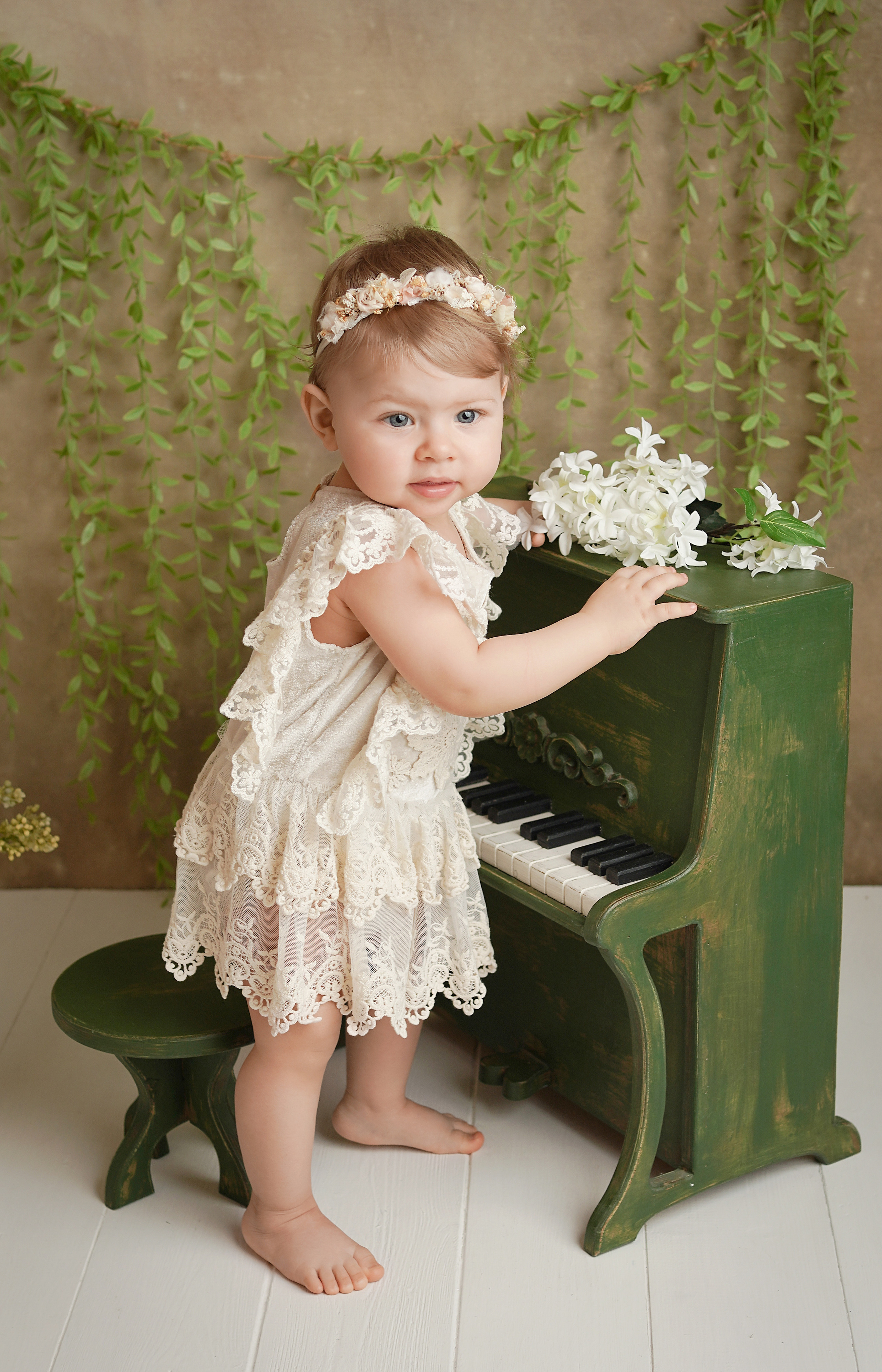 Детская фотосессия Первый год для девочек. Детский фотограф и фотограф новорожденных в Калининград Оксана Иваний