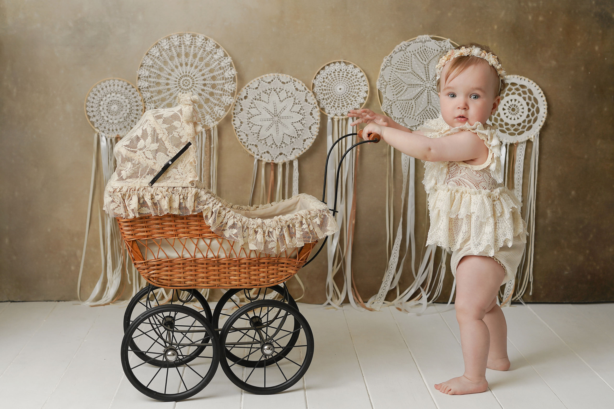 Детская фотосессия Первый год для девочек. Детский фотограф и фотограф новорожденных в Калининград Оксана Иваний