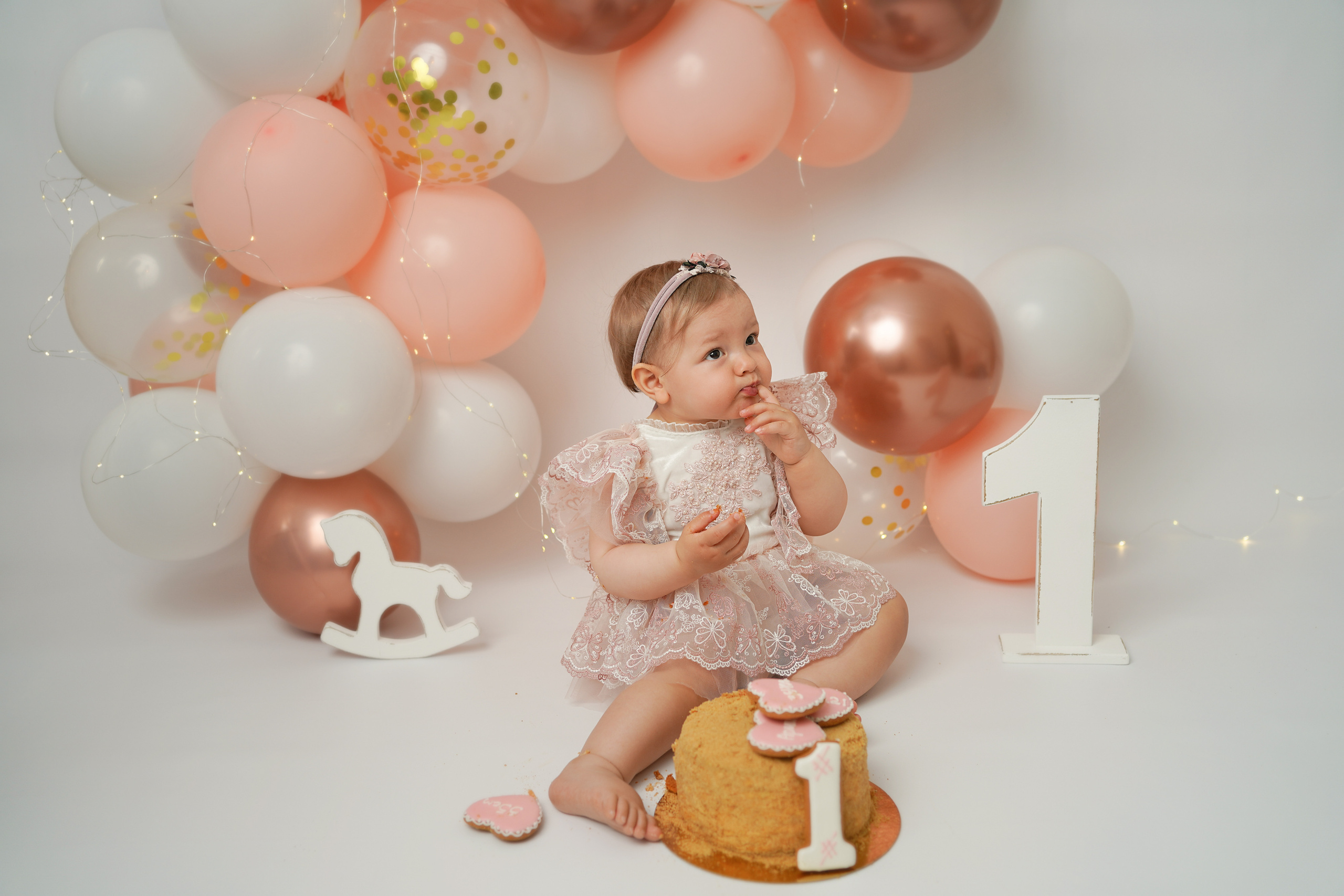 Детская фотосессия Ариши на празднование Первого года. Детский фотограф и фотограф новорожденных в Калининград Оксана Иваний