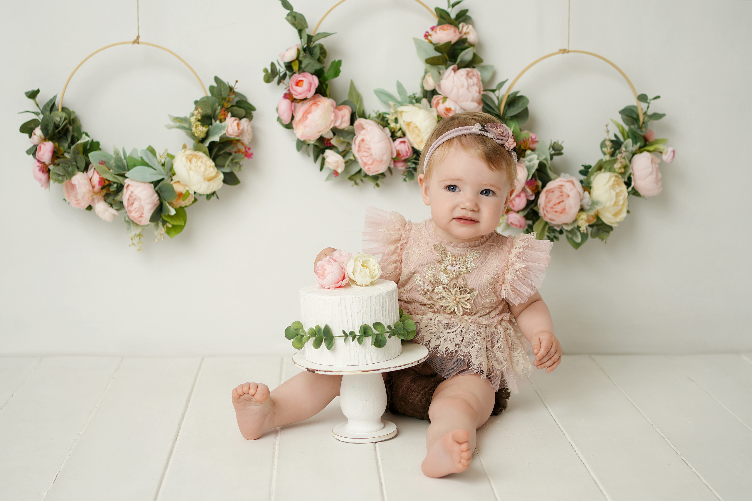 Детская фотосессия Первый год для девочек. Детский фотограф и фотограф новорожденных в Калининград Оксана Иваний