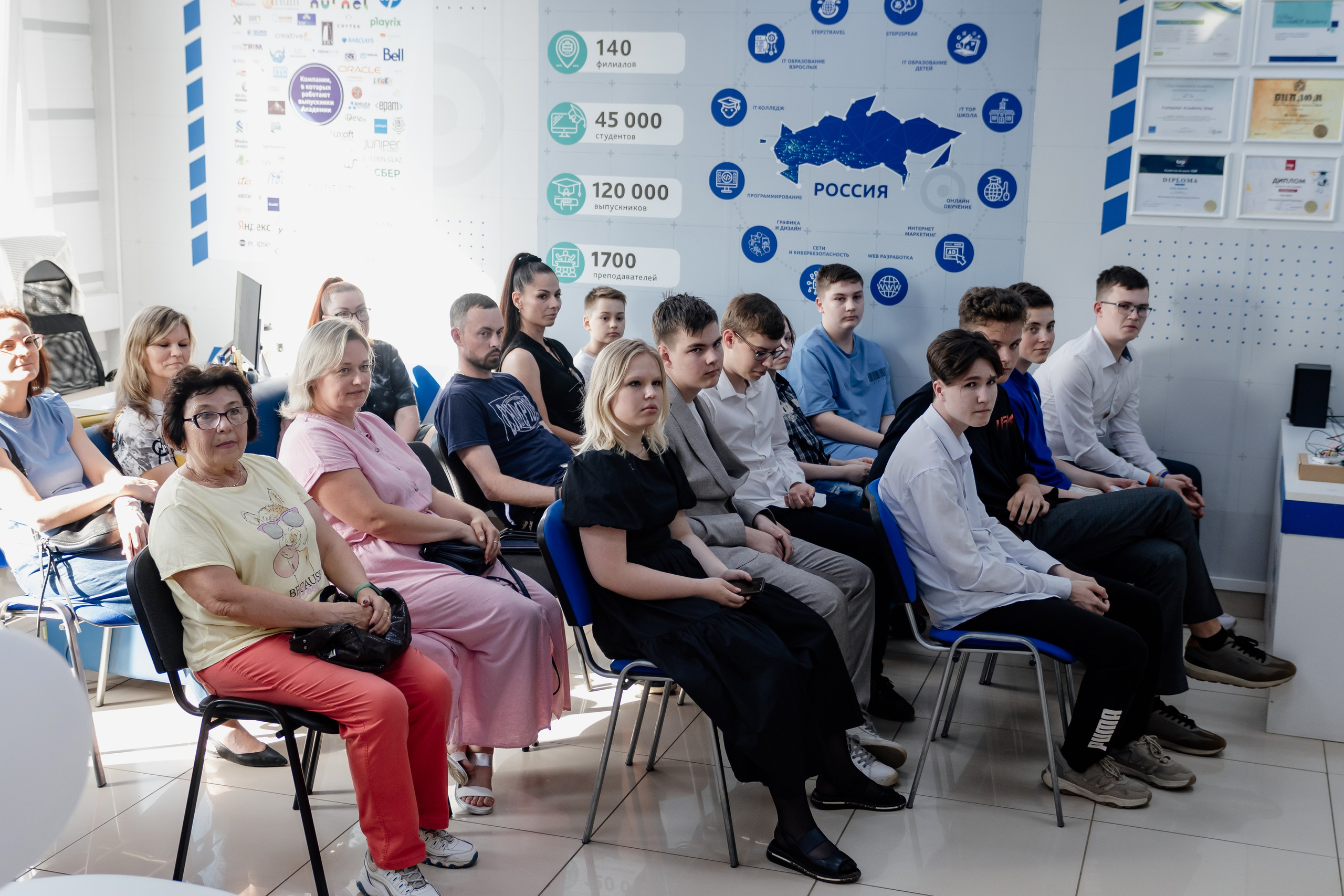 Выпускной: компьютерная академия Топ. Фотограф в Твери Дементьева Анастасия