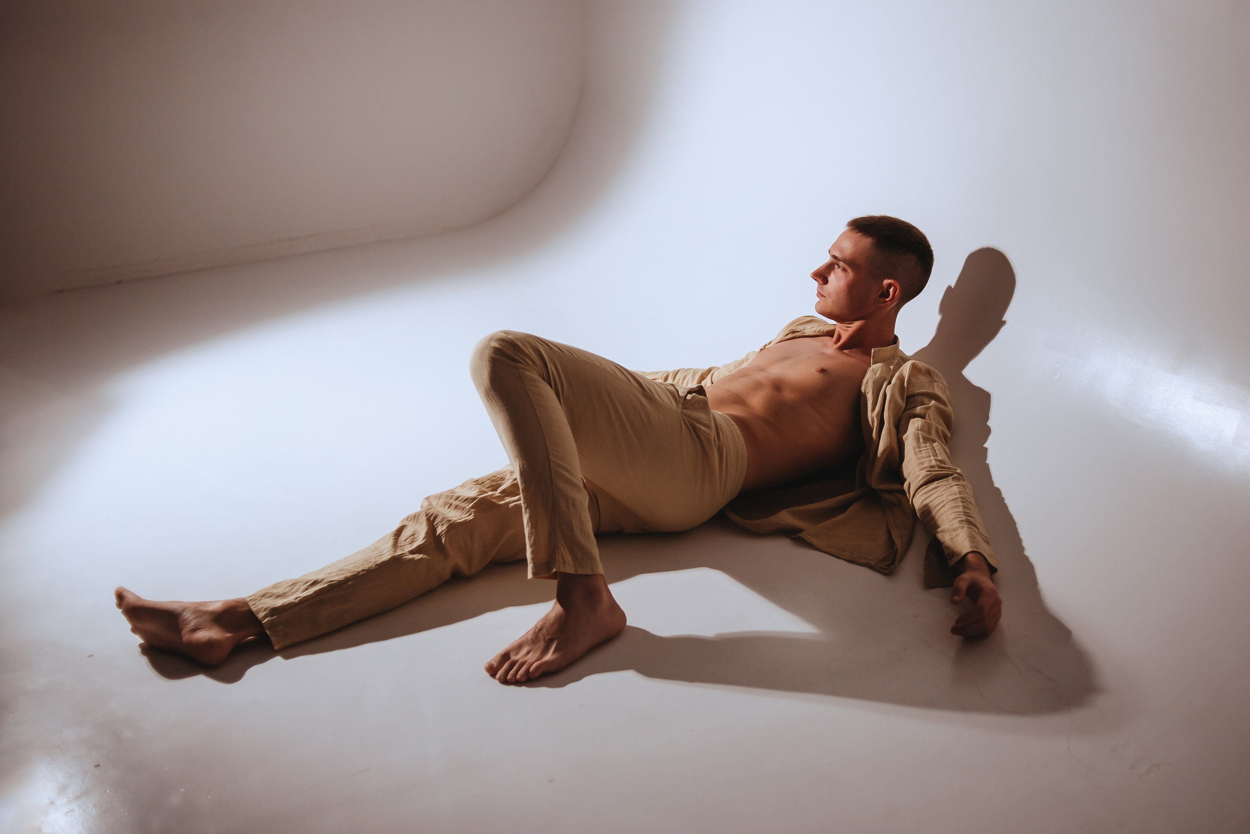 Евгений. Фото в неоне. Фотограф Регина Крикунова г. Красноярск