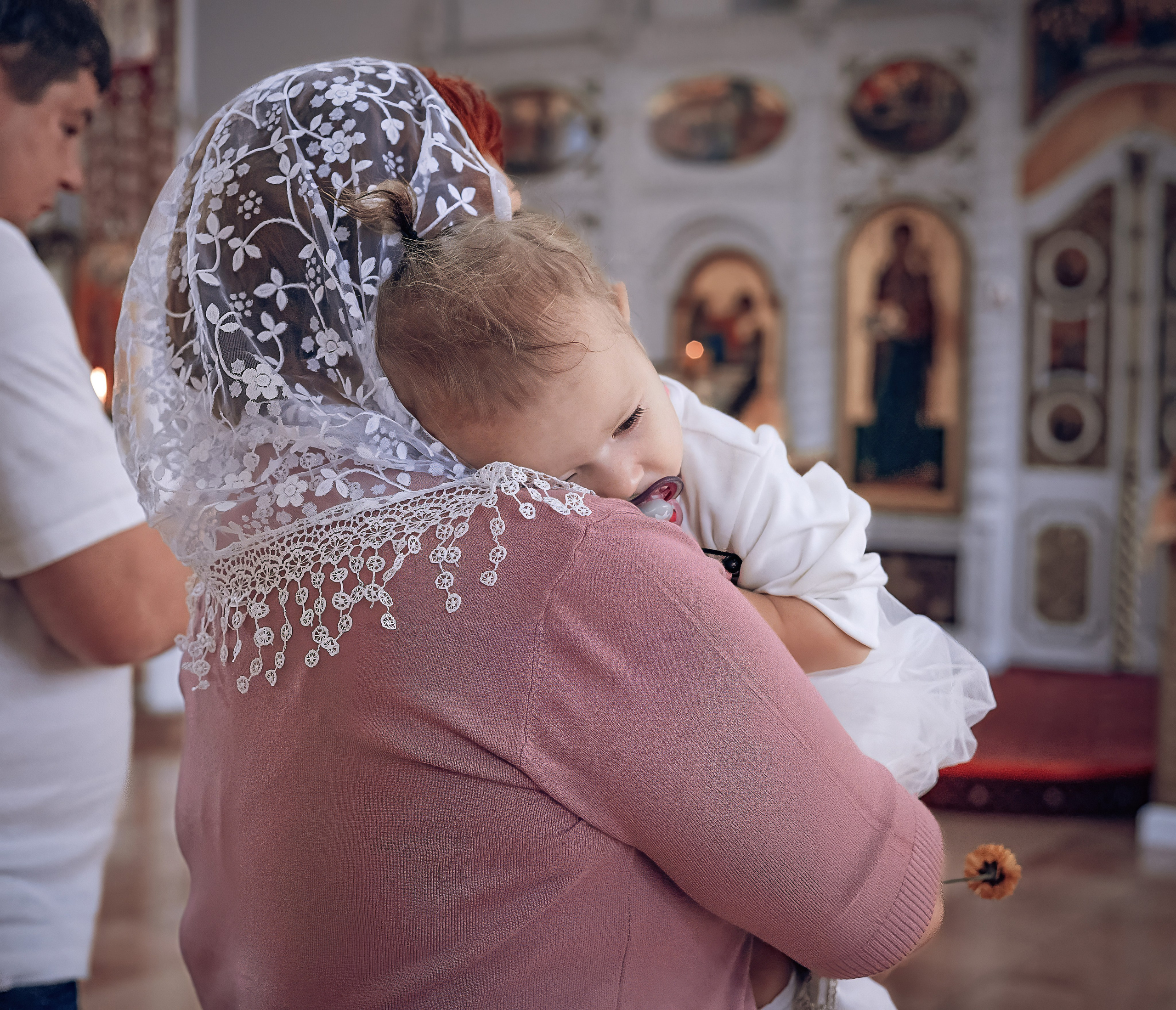 Крещение Алины в Трехсвятительской церкви Красноярск. Фотографы крещения/венчания  Красноярск Татьяна и Вячеслав Переваловы