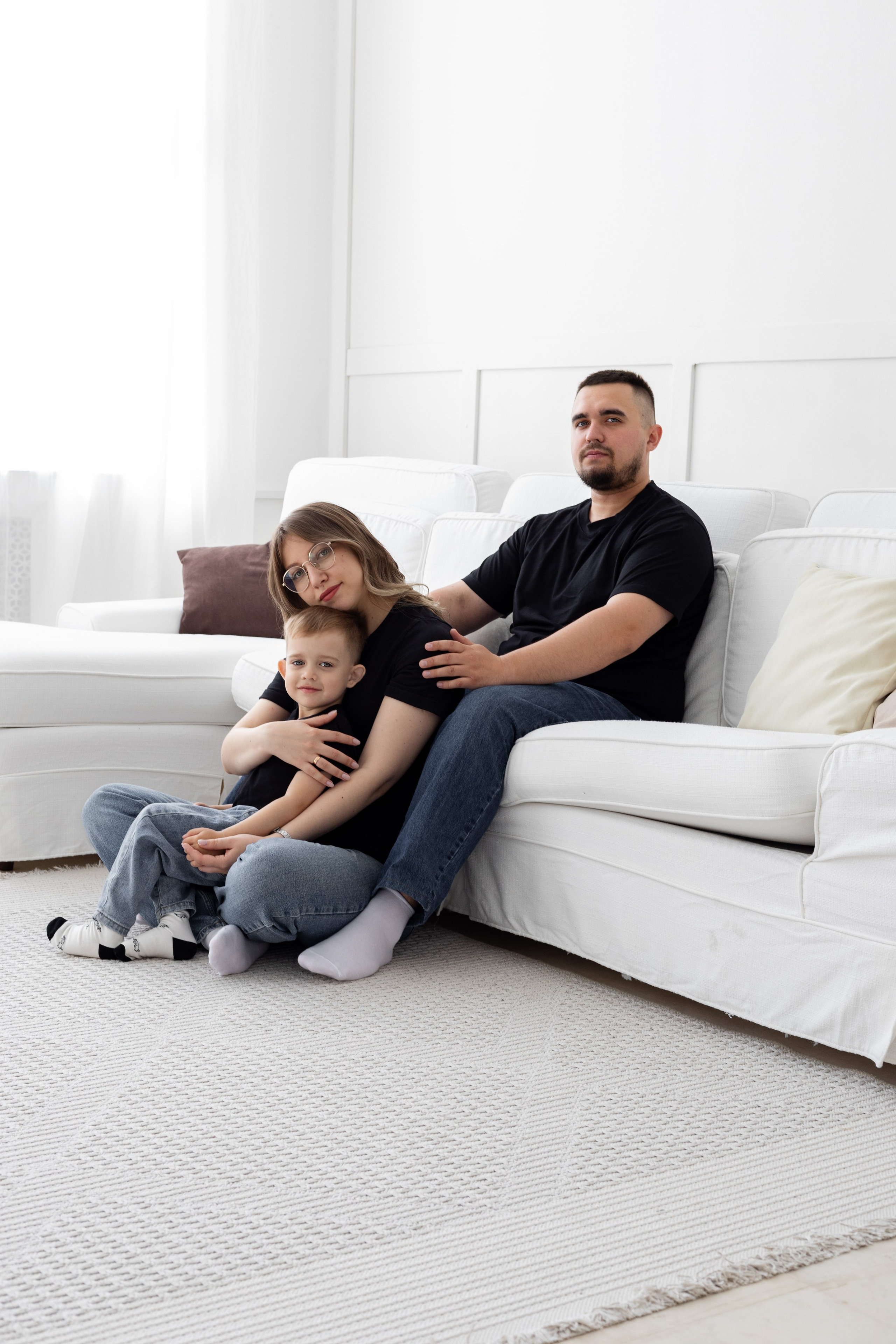 Семейная фотосессия в студии (Михаил, Крестина и Макар). Женский фотограф в Орске Новотроицке Динара Долганова