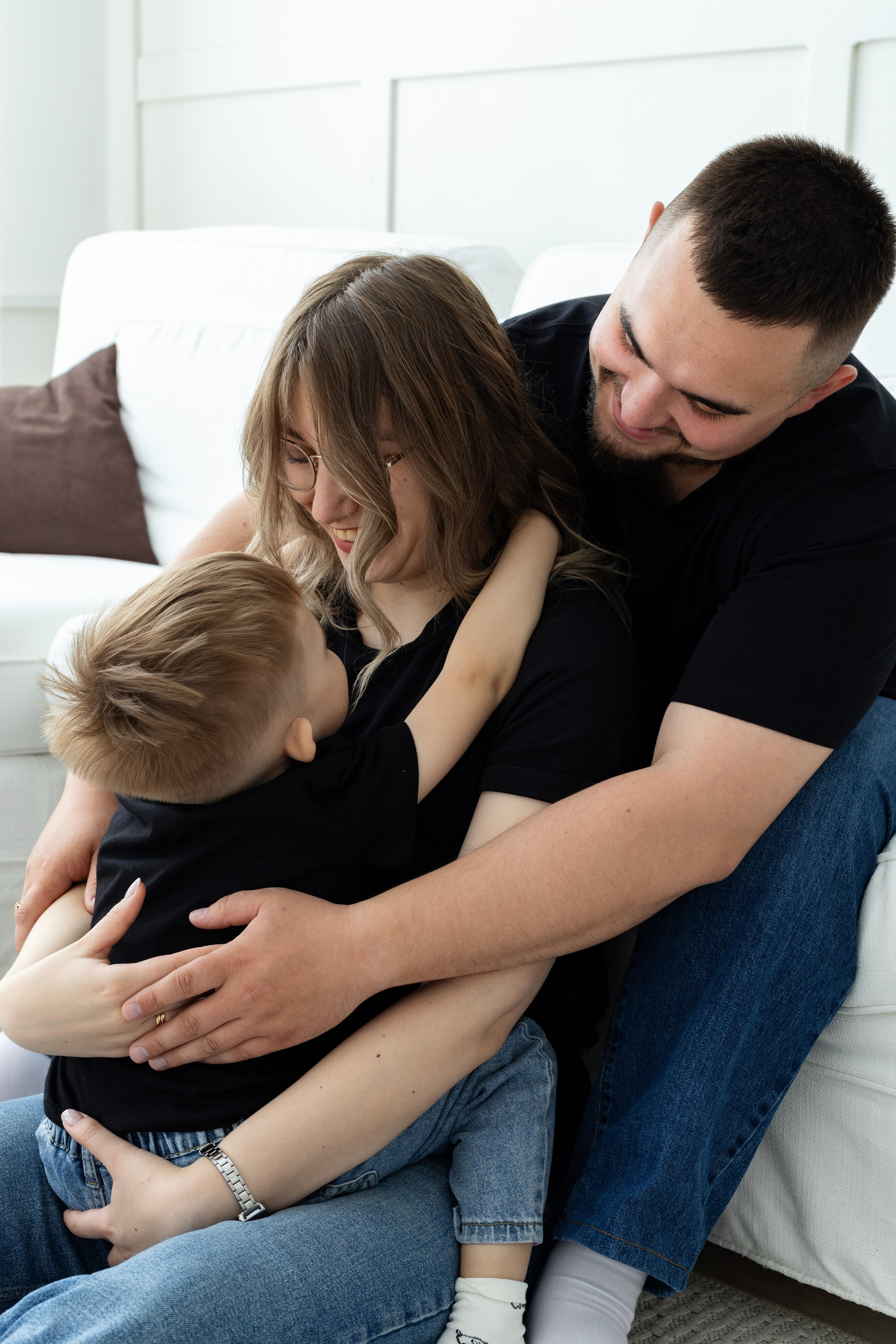 Семейная фотосессия в студии (Михаил, Крестина и Макар). Женский фотограф в Орске Новотроицке Динара Долганова