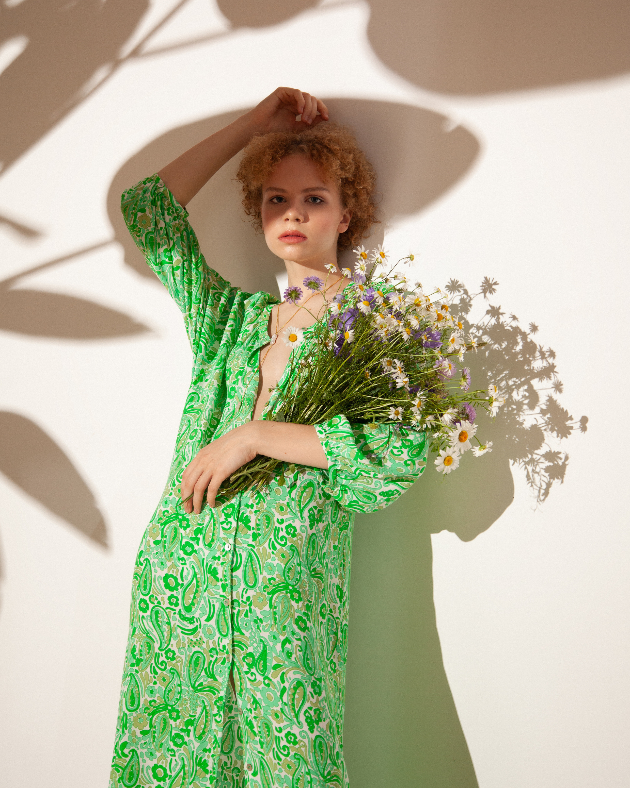 Съёмка девушки с цветами в фотостудии. Контент фотограф в Москве и области Елена Кулакова