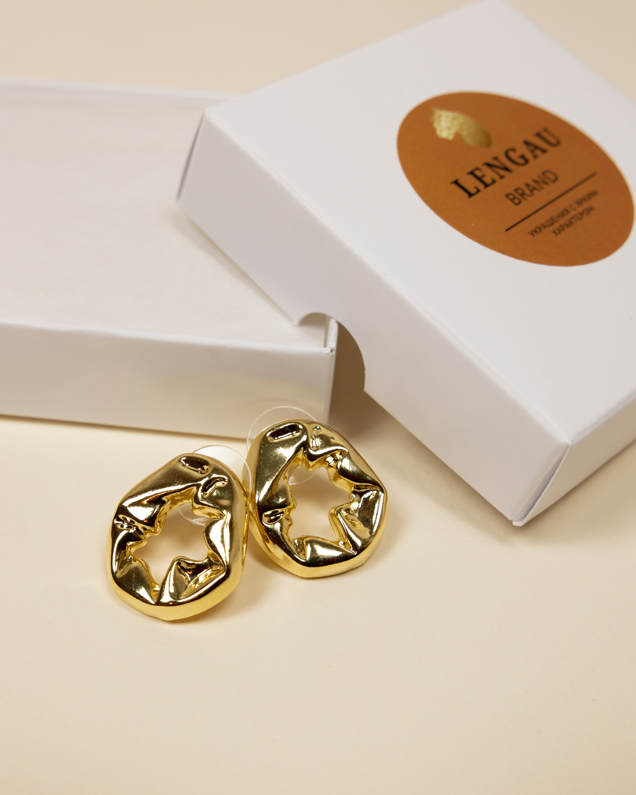 Портретная и предметная съемка украшений для Wildberries. Контент фотограф в Москве и области Елена Кулакова