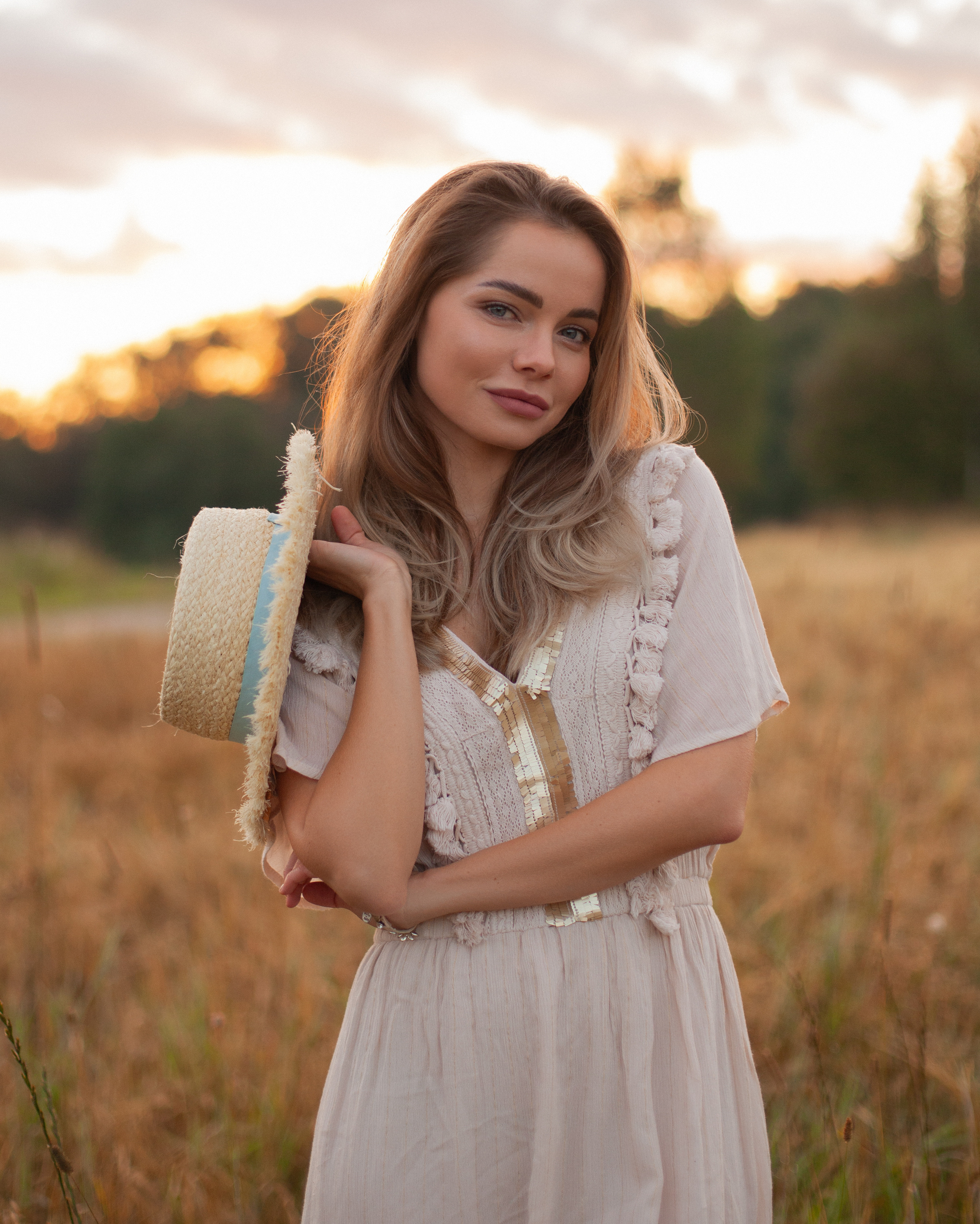 Съемка в пшеничном поле. Контент фотограф в Москве и области Елена Кулакова