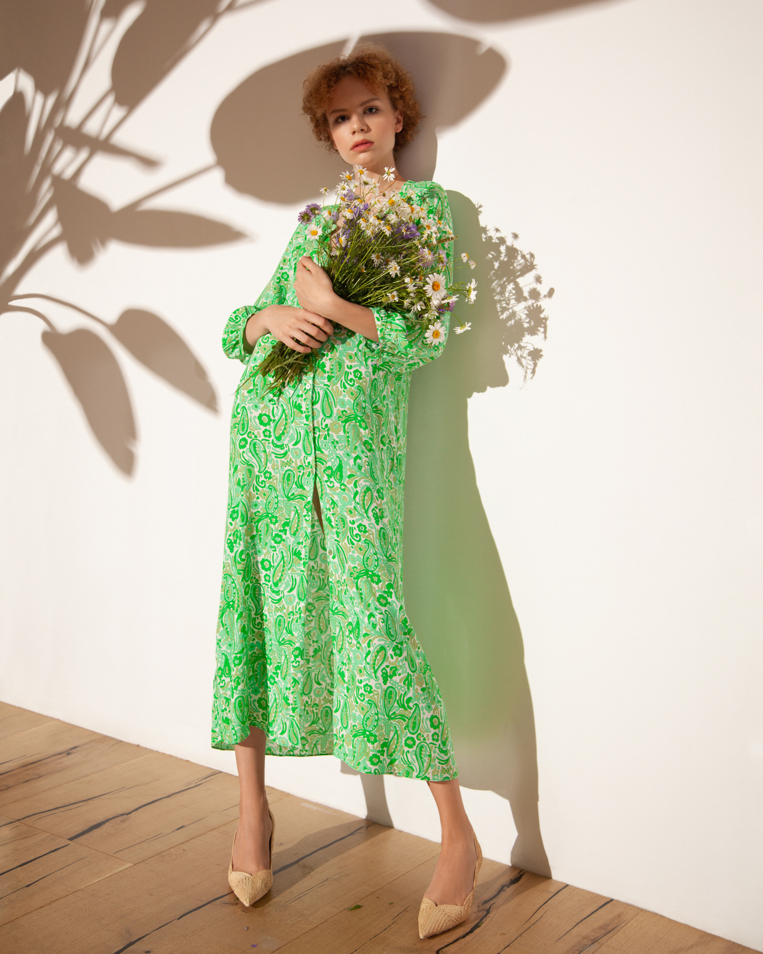 Съёмка девушки с цветами в фотостудии. Контент фотограф в Москве и области Елена Кулакова