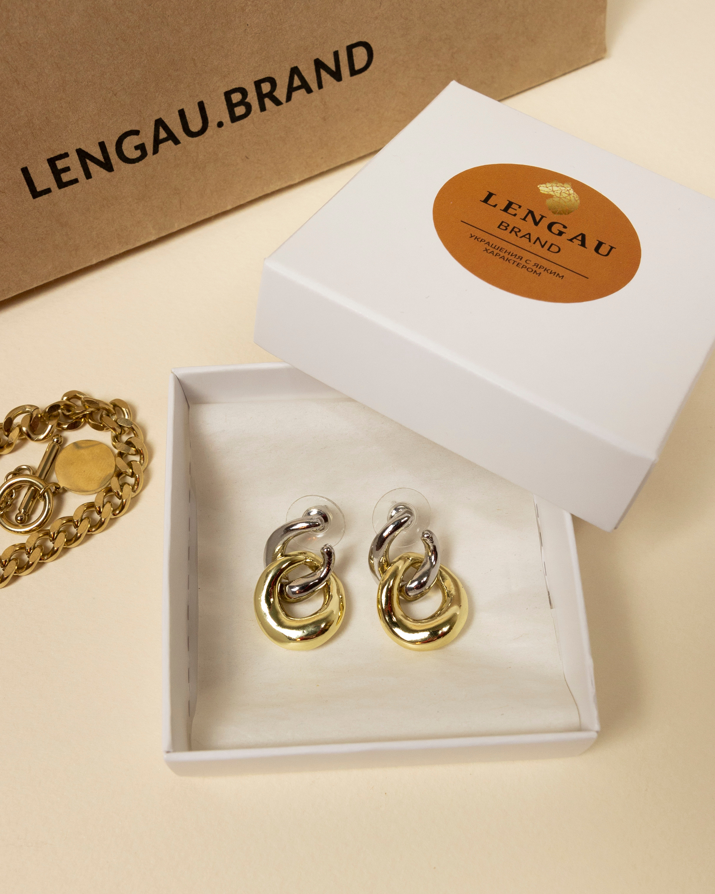 Портретная и предметная съемка украшений для Wildberries. Контент фотограф в Москве и области Елена Кулакова