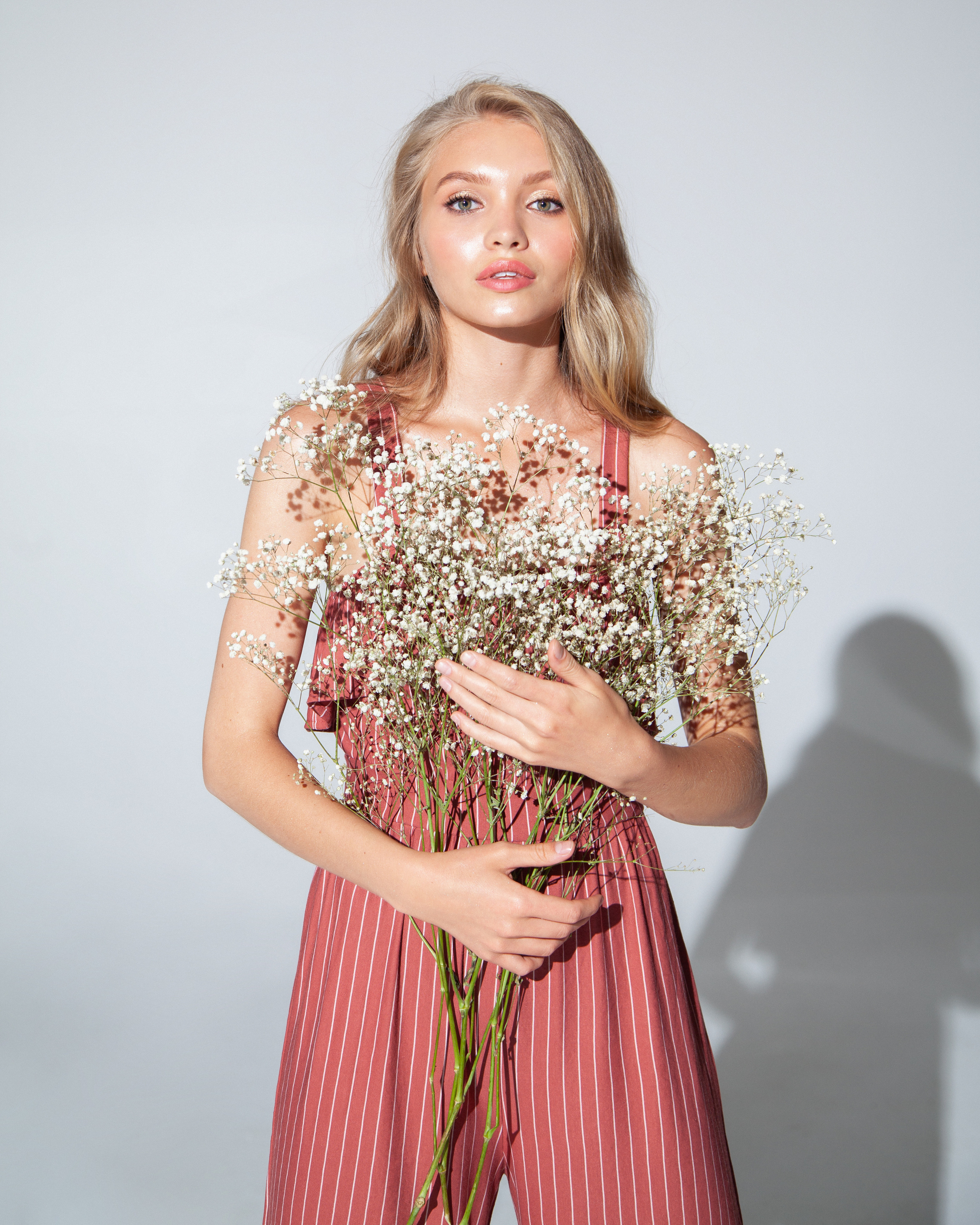 Легкие кадры в студии. Контент фотограф в Москве и области Елена Кулакова