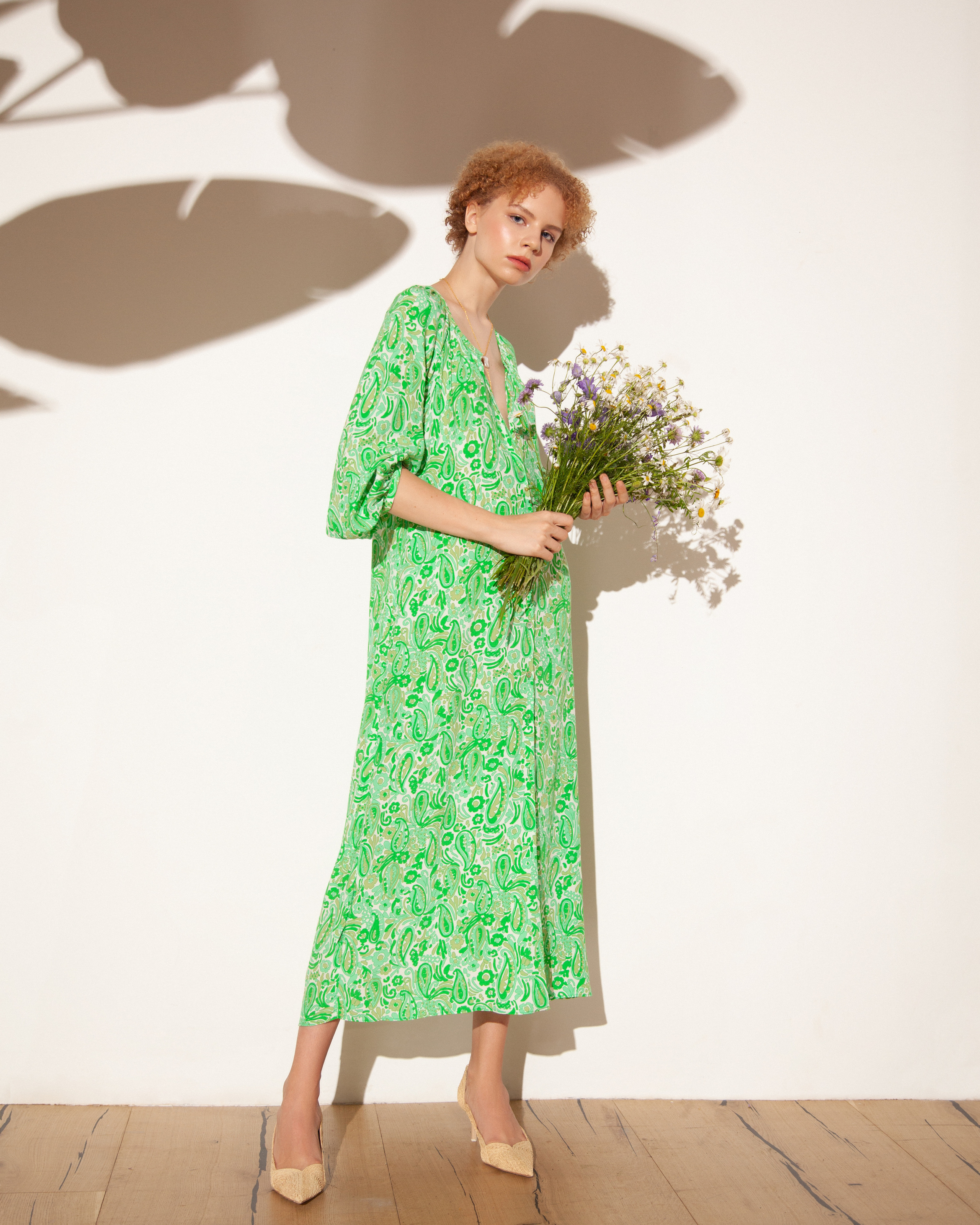 Съёмка девушки с цветами в фотостудии. Контент фотограф в Москве и области Елена Кулакова