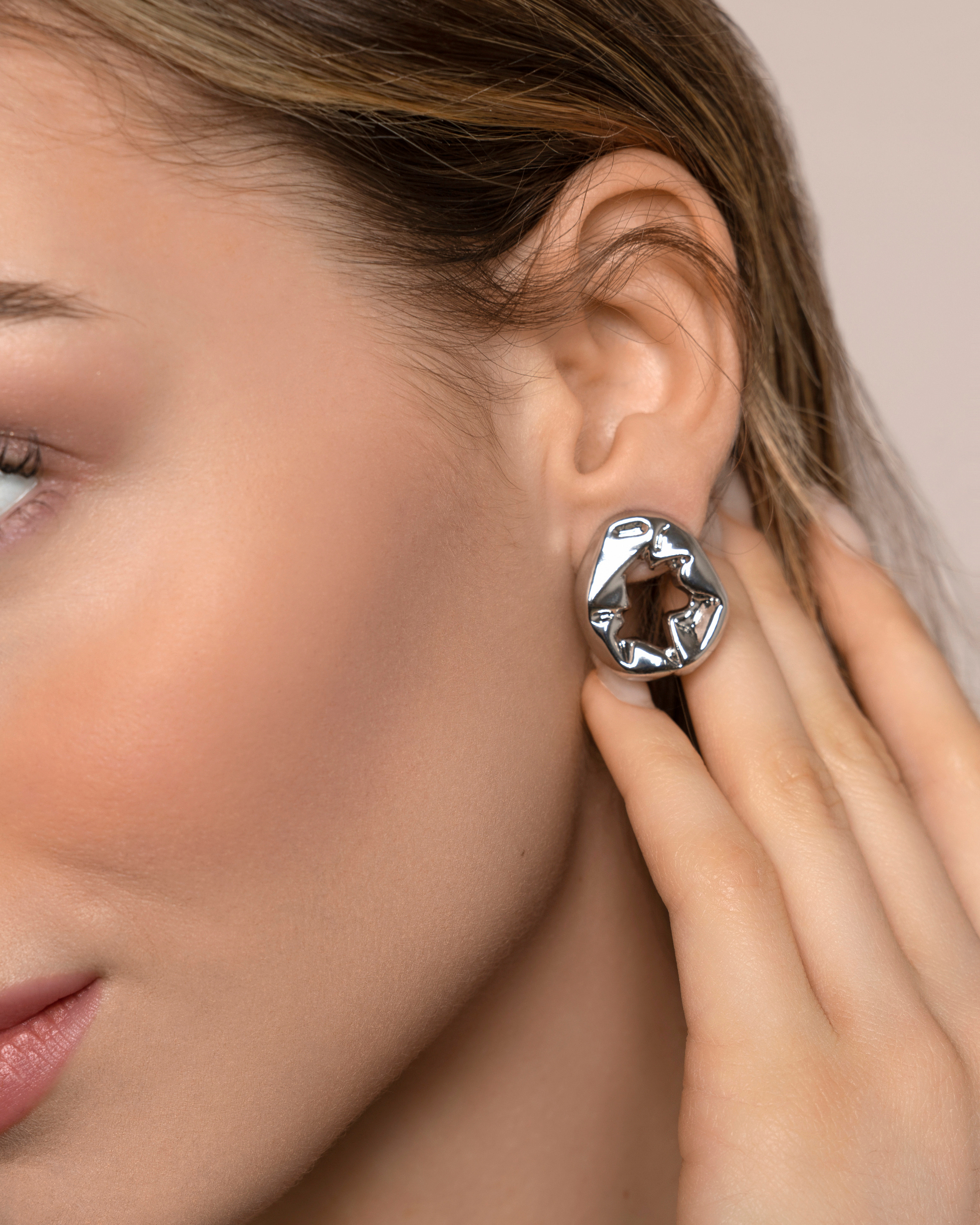 Портретная и предметная съемка украшений для Wildberries. Контент фотограф в Москве и области Елена Кулакова