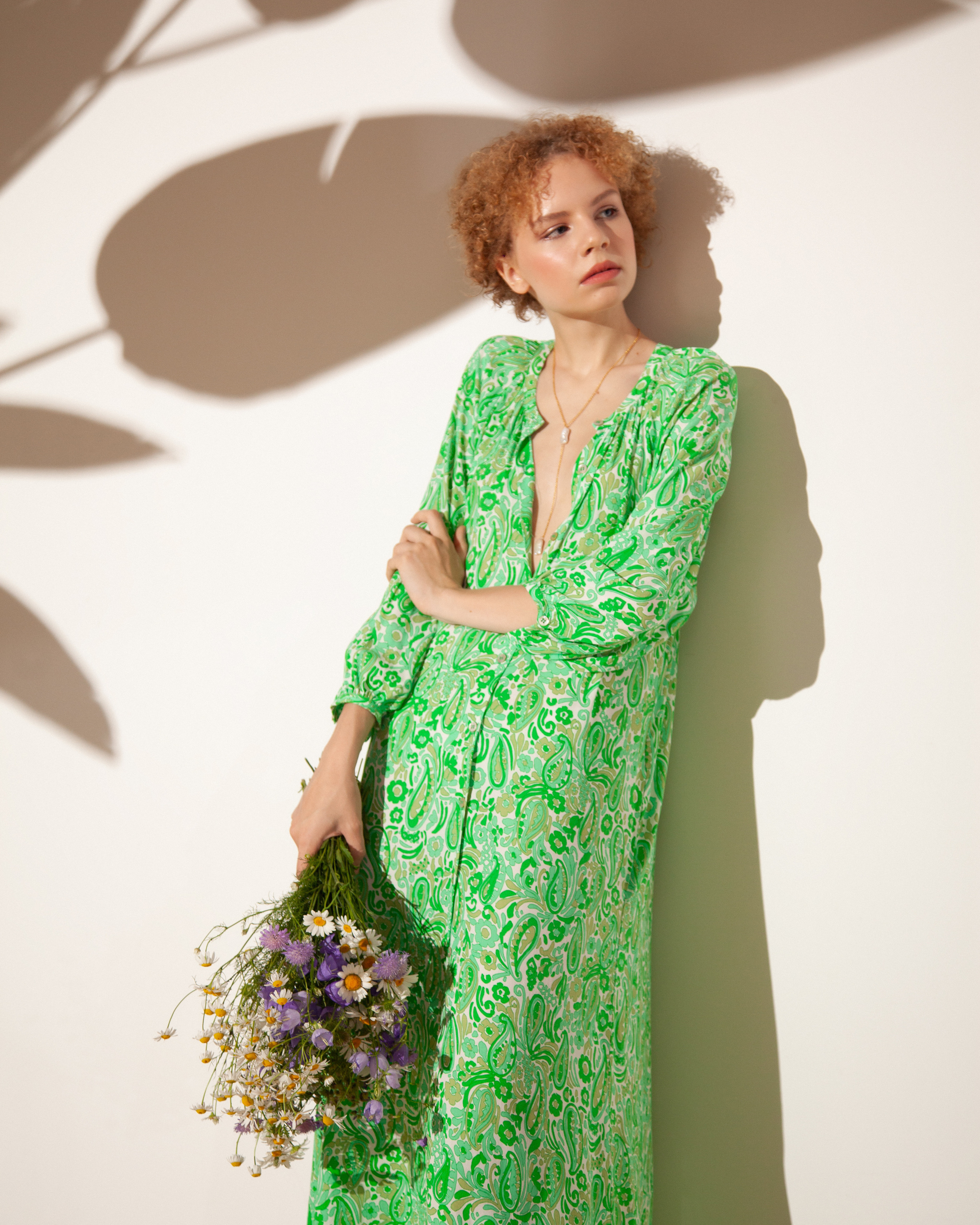 Съёмка девушки с цветами в фотостудии. Контент фотограф в Москве и области Елена Кулакова