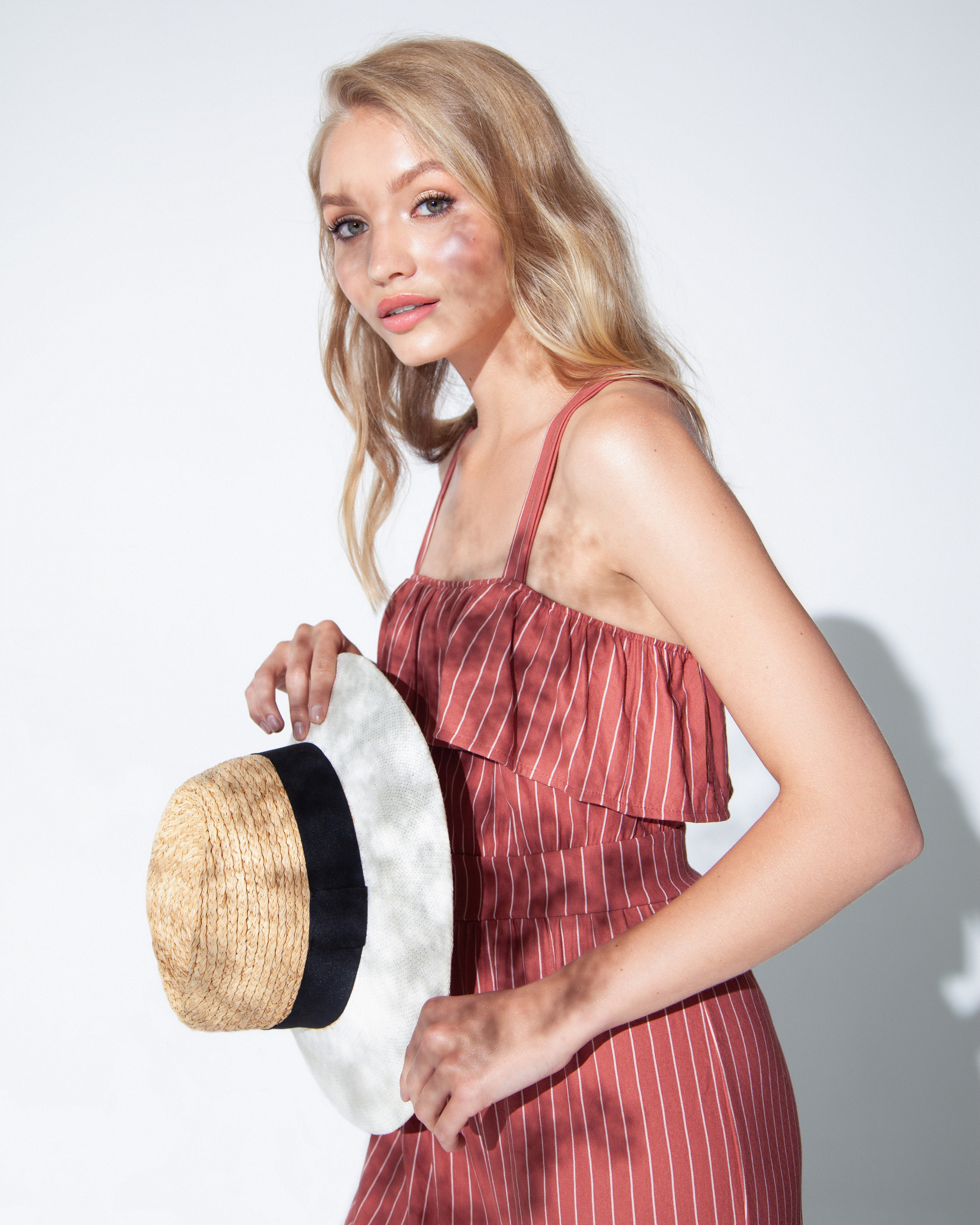 Легкие кадры в студии. Контент фотограф в Москве и области Елена Кулакова