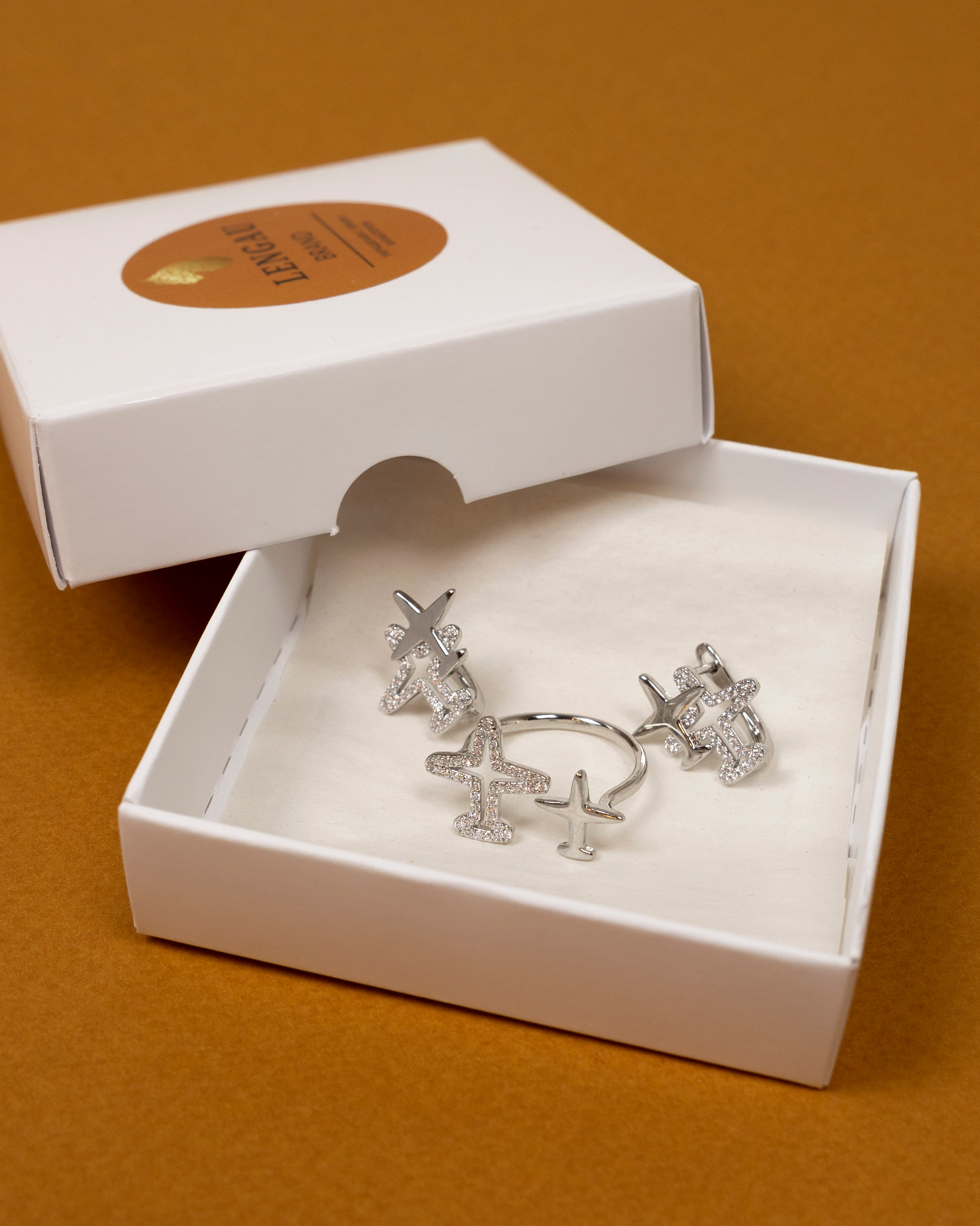 Портретная и предметная съемка украшений для Wildberries. Контент фотограф в Москве и области Елена Кулакова