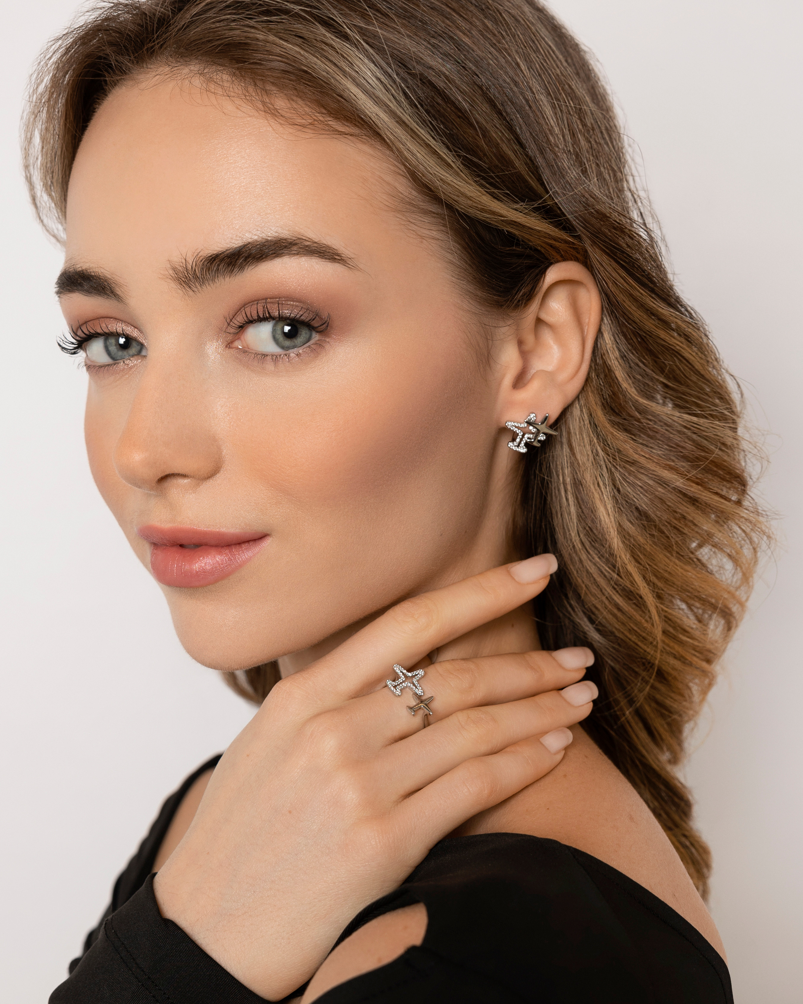 Портретная и предметная съемка украшений для Wildberries. Контент фотограф в Москве и области Елена Кулакова