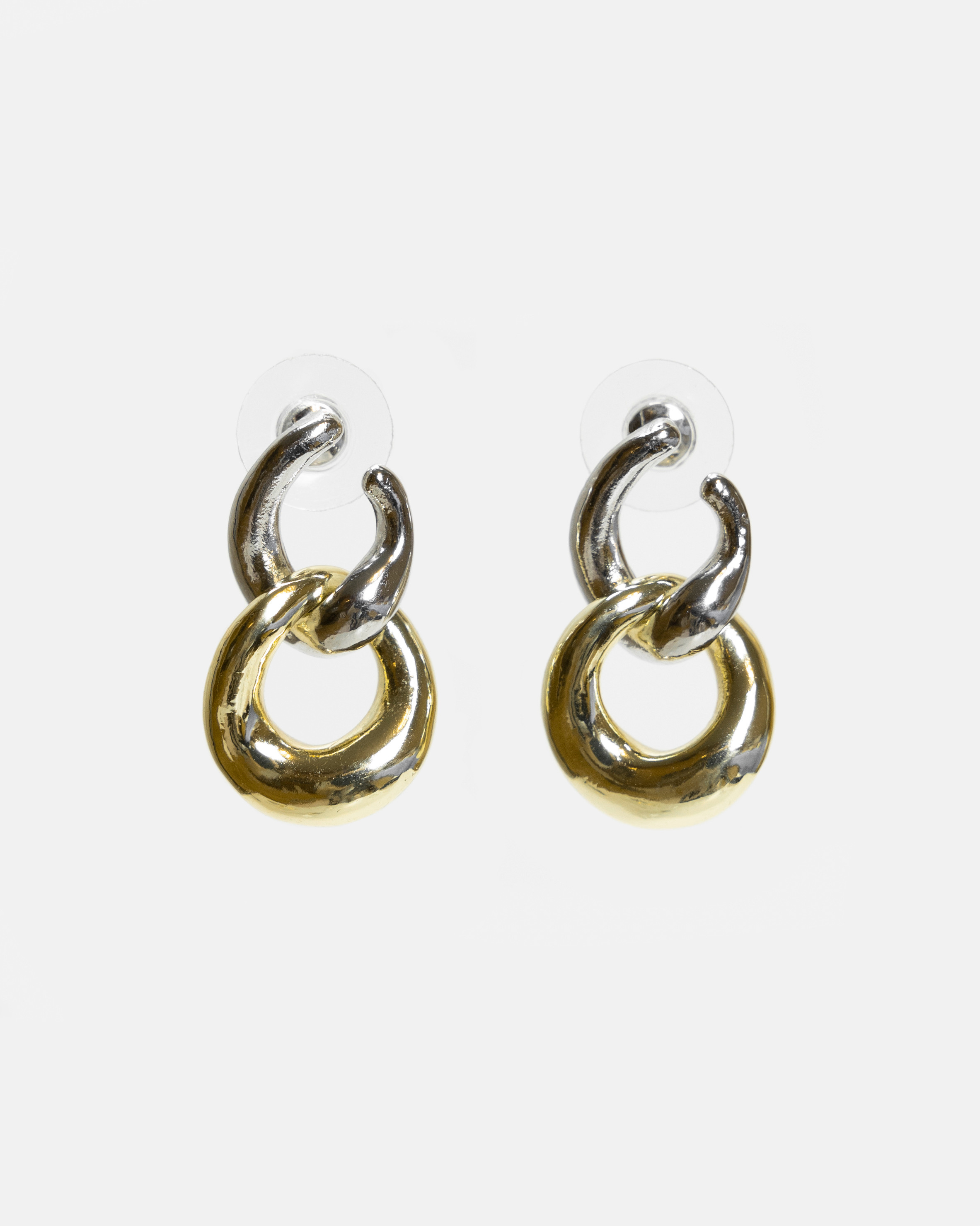 Портретная и предметная съемка украшений для Wildberries. Контент фотограф в Москве и области Елена Кулакова