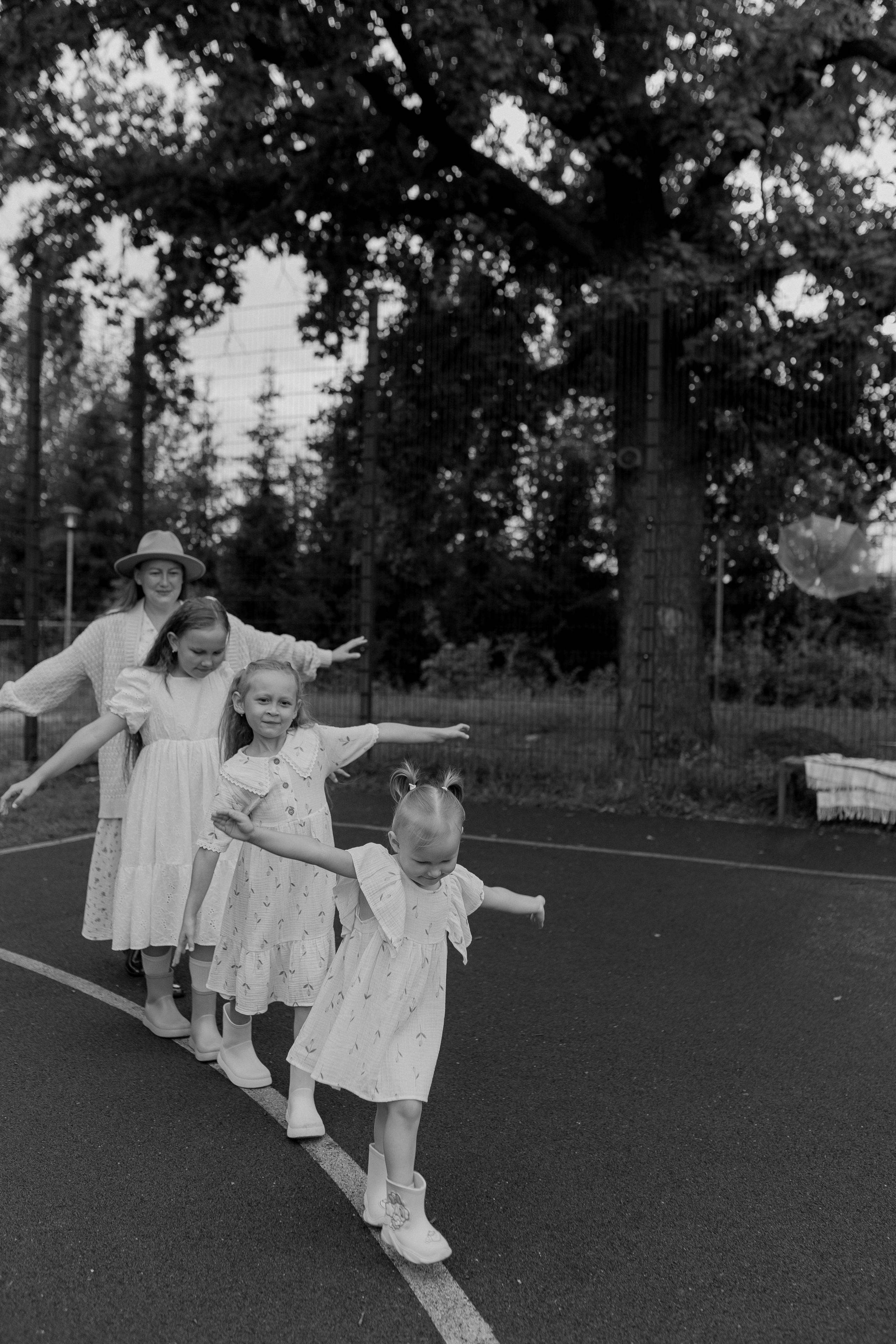 Мама Алина, Маша, Дина и Анечка. Фотограф Татьяна Семенова
