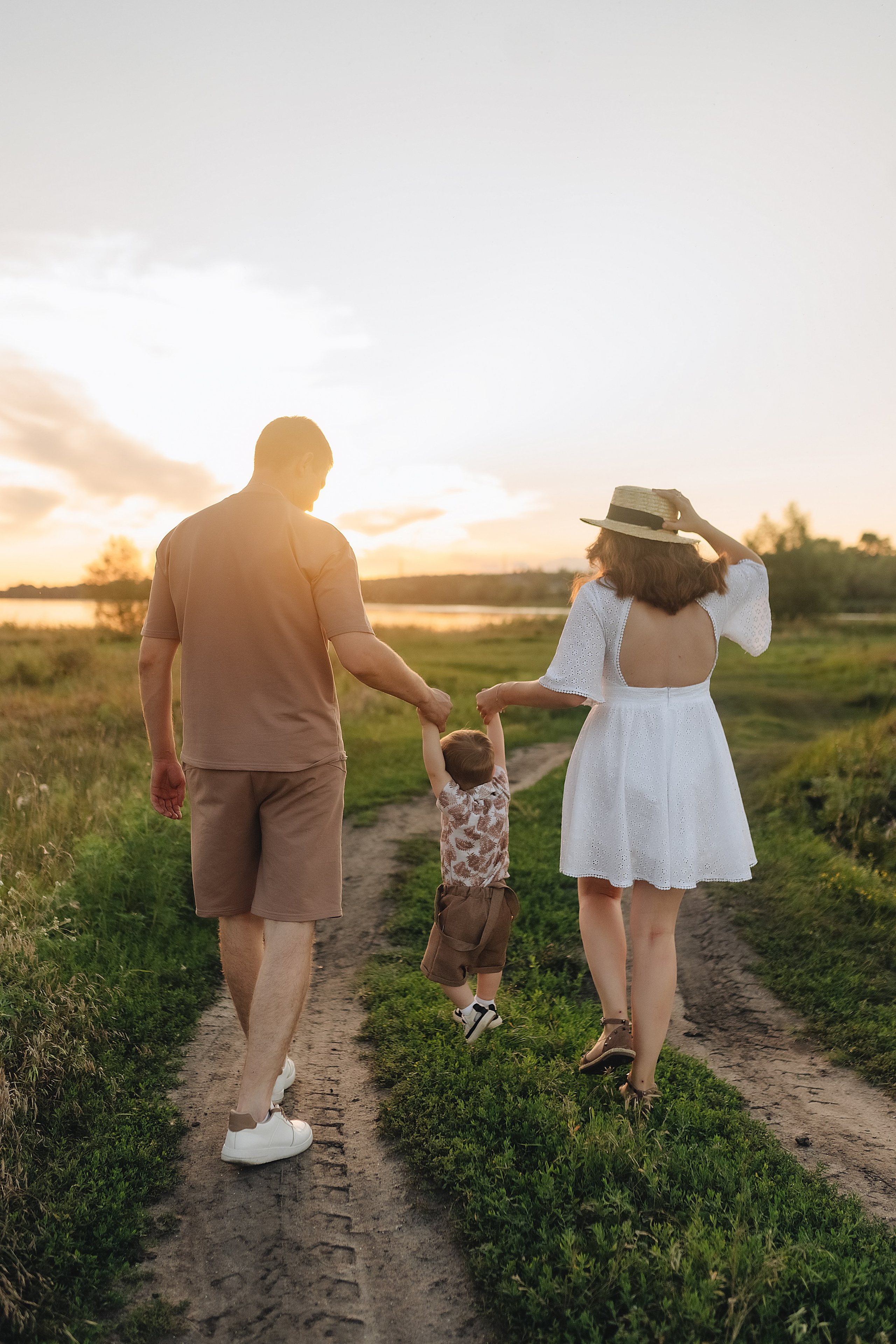 Светлана, Сергей и Женя | Семейная съемка на закате. Фотограф Карина Шмулёва. Воронеж и область