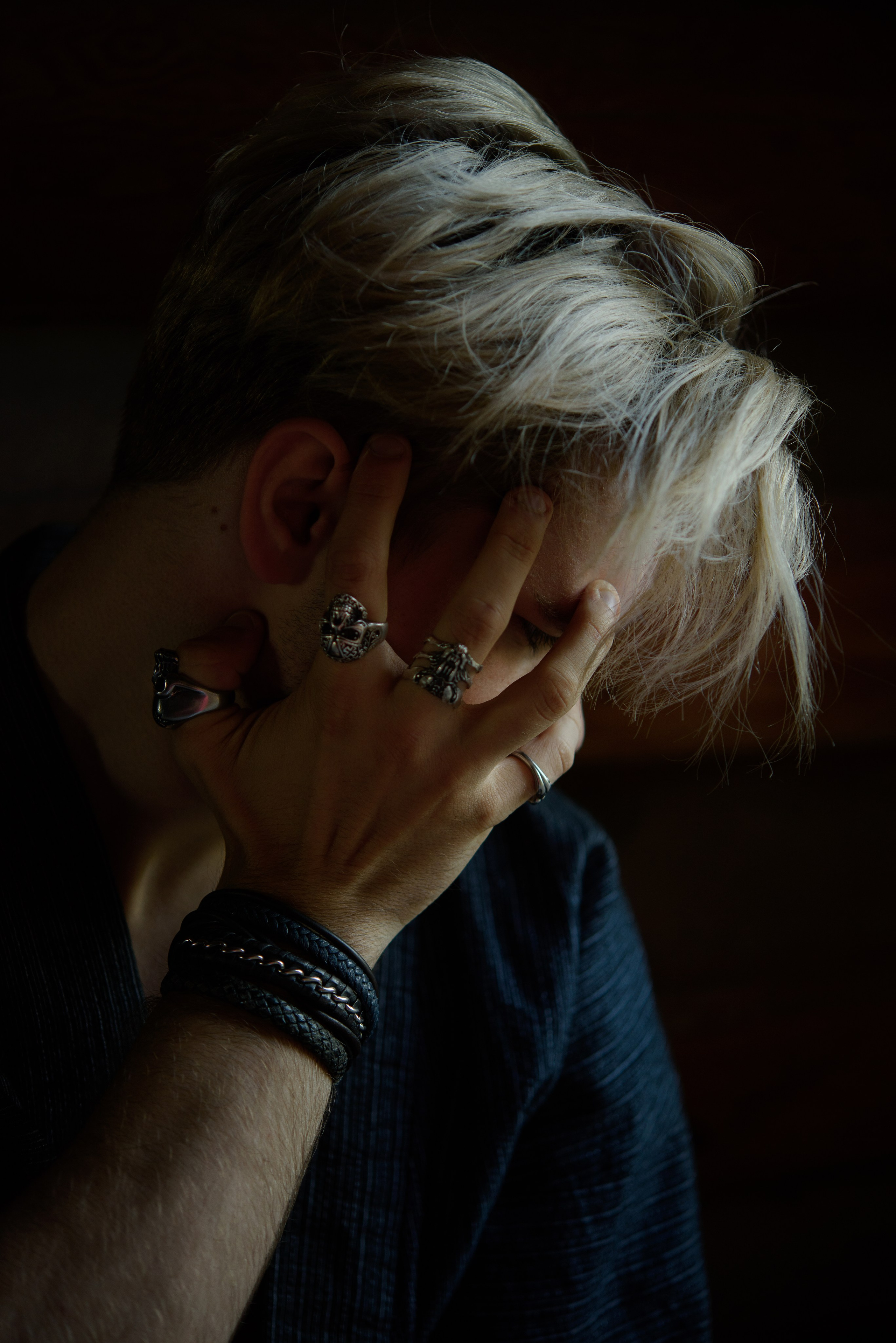 Фотосессия подростка в темном ключе. Главная