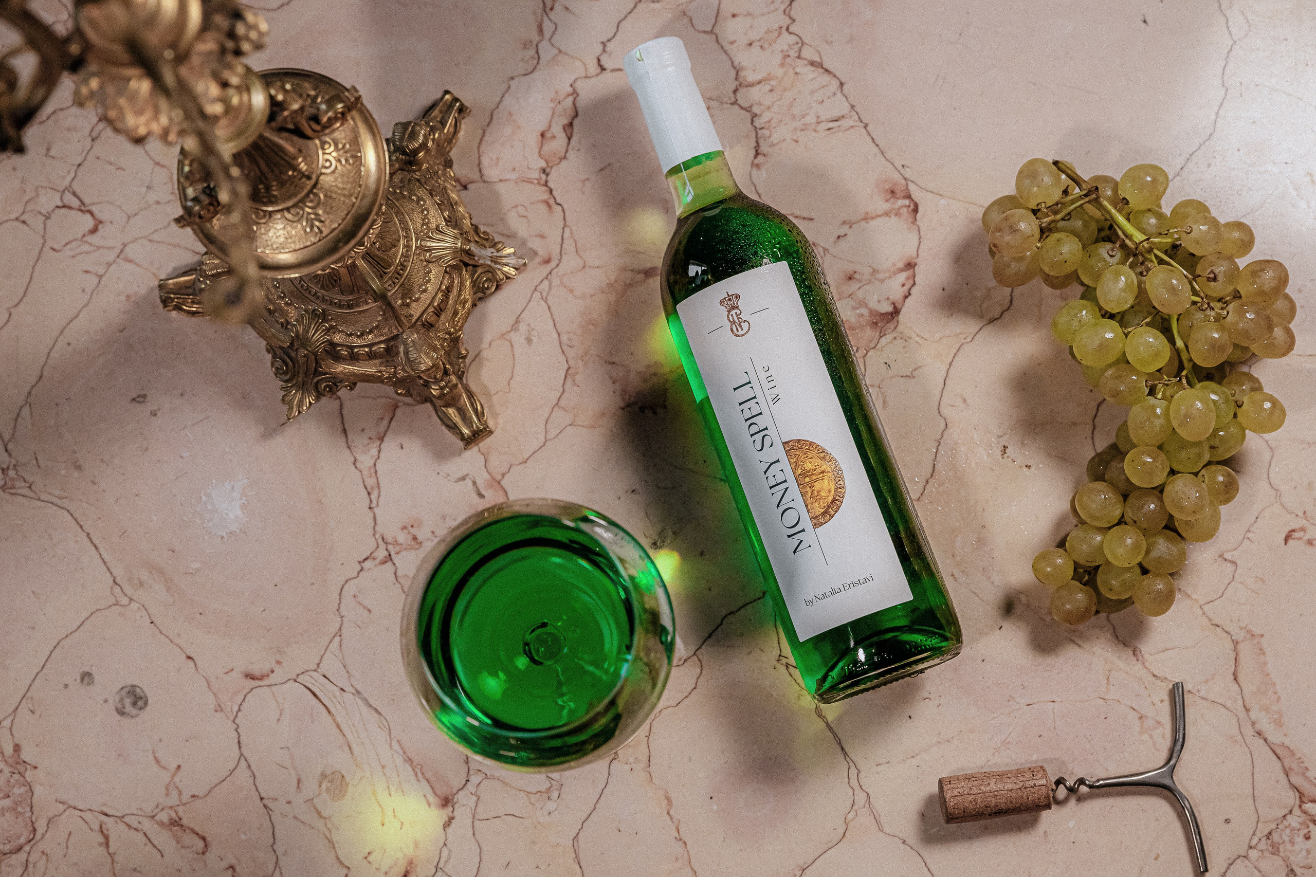 Вино «Money spell wine». Свадебный фотограф Грузия Тбилиси