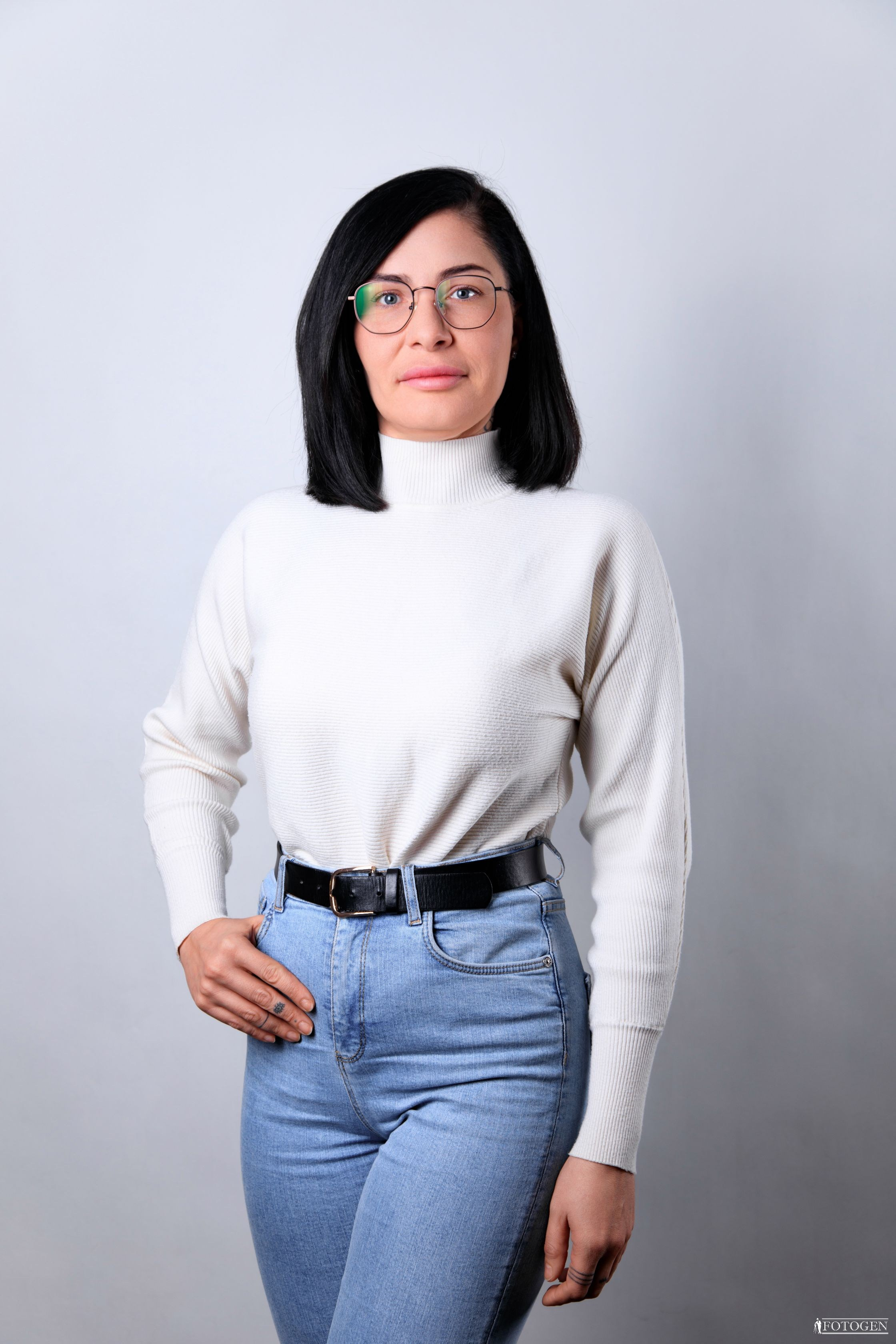 Женский деловой портрет | Бизнес фотосессии от Fotogen. Интерьерная фотостудия FOTOGEN г. Краснодар