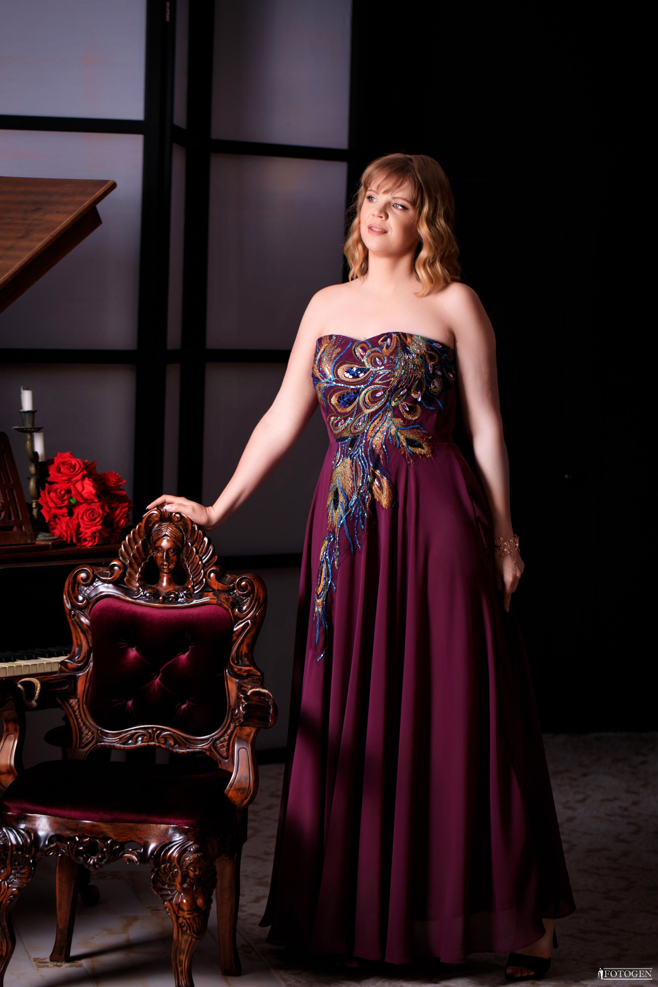 Гармония зрелости: Фотосессии для уверенных в Fotogen. Интерьерная фотостудия FOTOGEN г. Краснодар