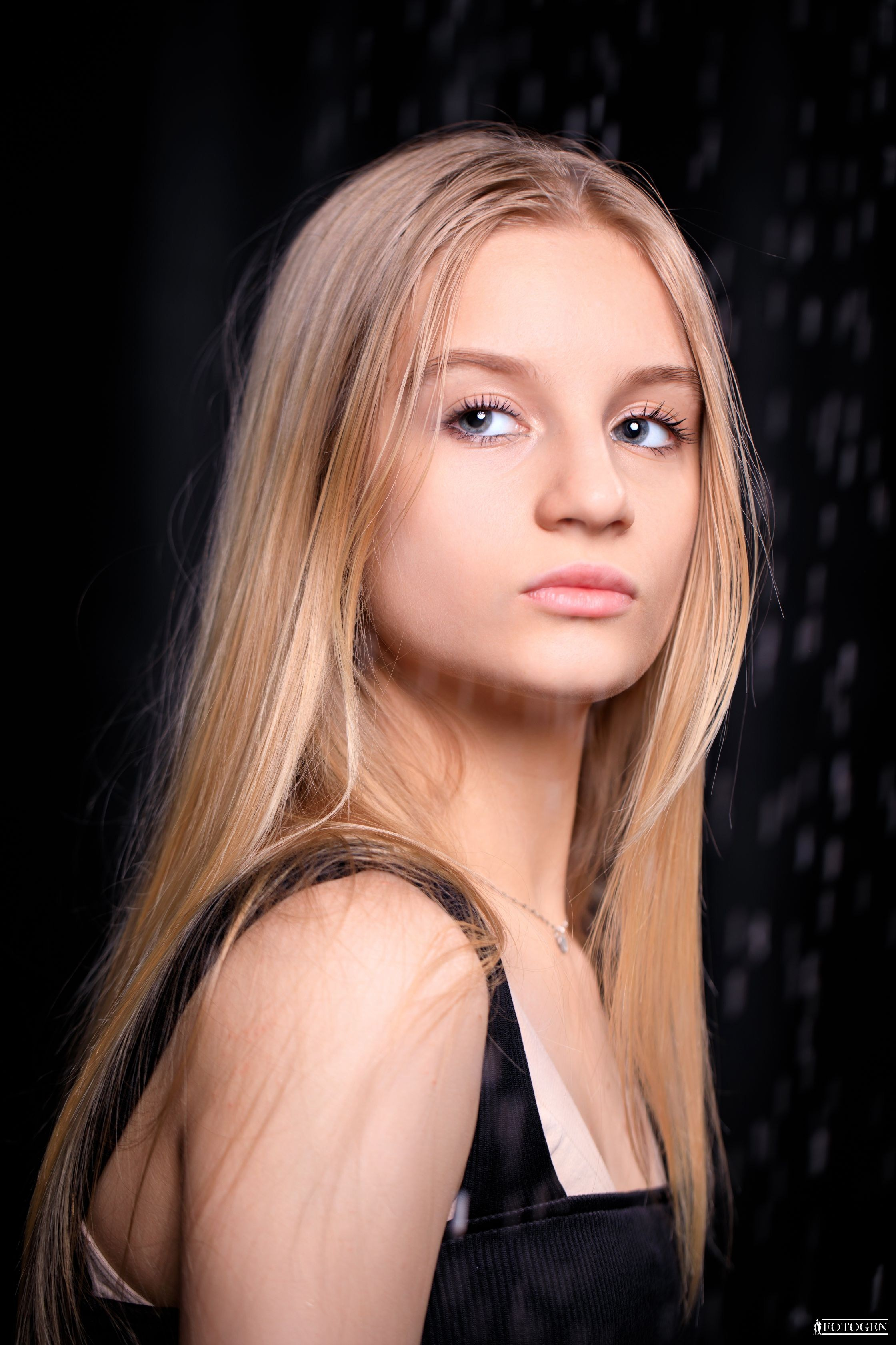 Фотосессия Девочек до 14 лет в Интерьере — Fotogen. Интерьерная фотостудия FOTOGEN г. Краснодар