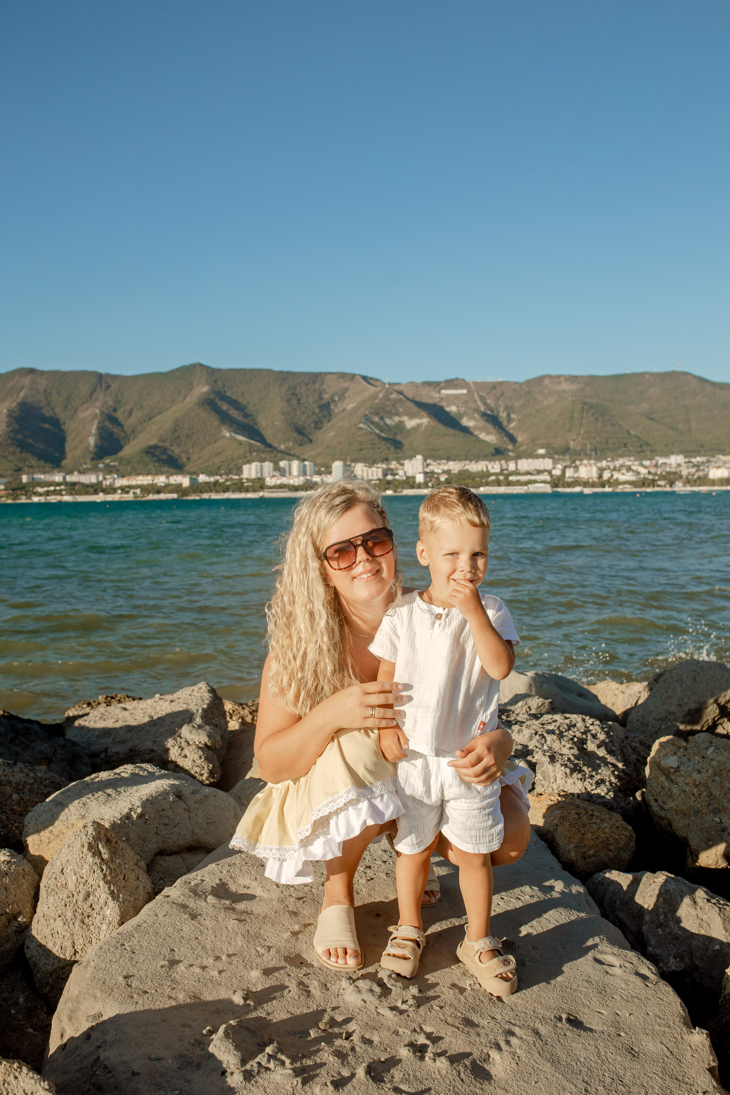 Анастасия, Давид, ТИмур и мама. Фотограф в Геленджике, Архипо-Осиповке, Абрау-Дюрсо, Кринице Виктория