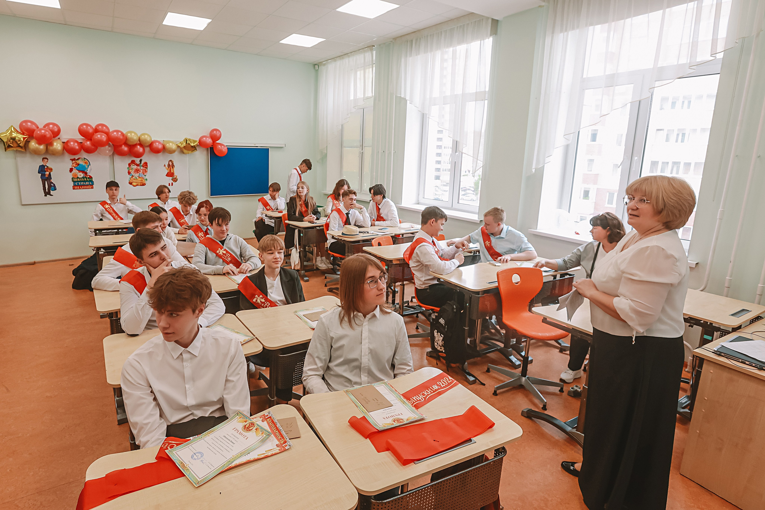 Последний звонок. Семейный фотограф Тюмень, фотограф на роды Салмина Мария