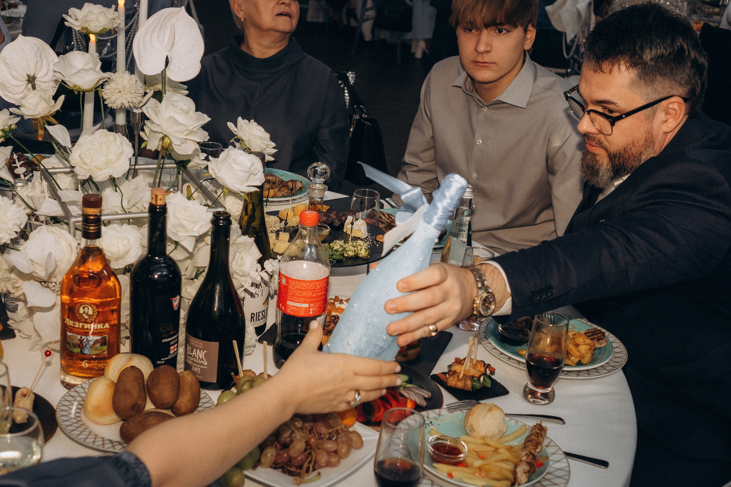 СВАДЕБНАЯ СЬЕМКА СБОРОВ В ОТЕЛЕ И ВЫЕЗД НА ЦЕРЕМОНИЮ (СНЯТО В СИБИРЕ В НИЖНЕВАРТОВСКЕ). Профессиональный фотограф, Санкт-Петербург — Виктория Богомолова