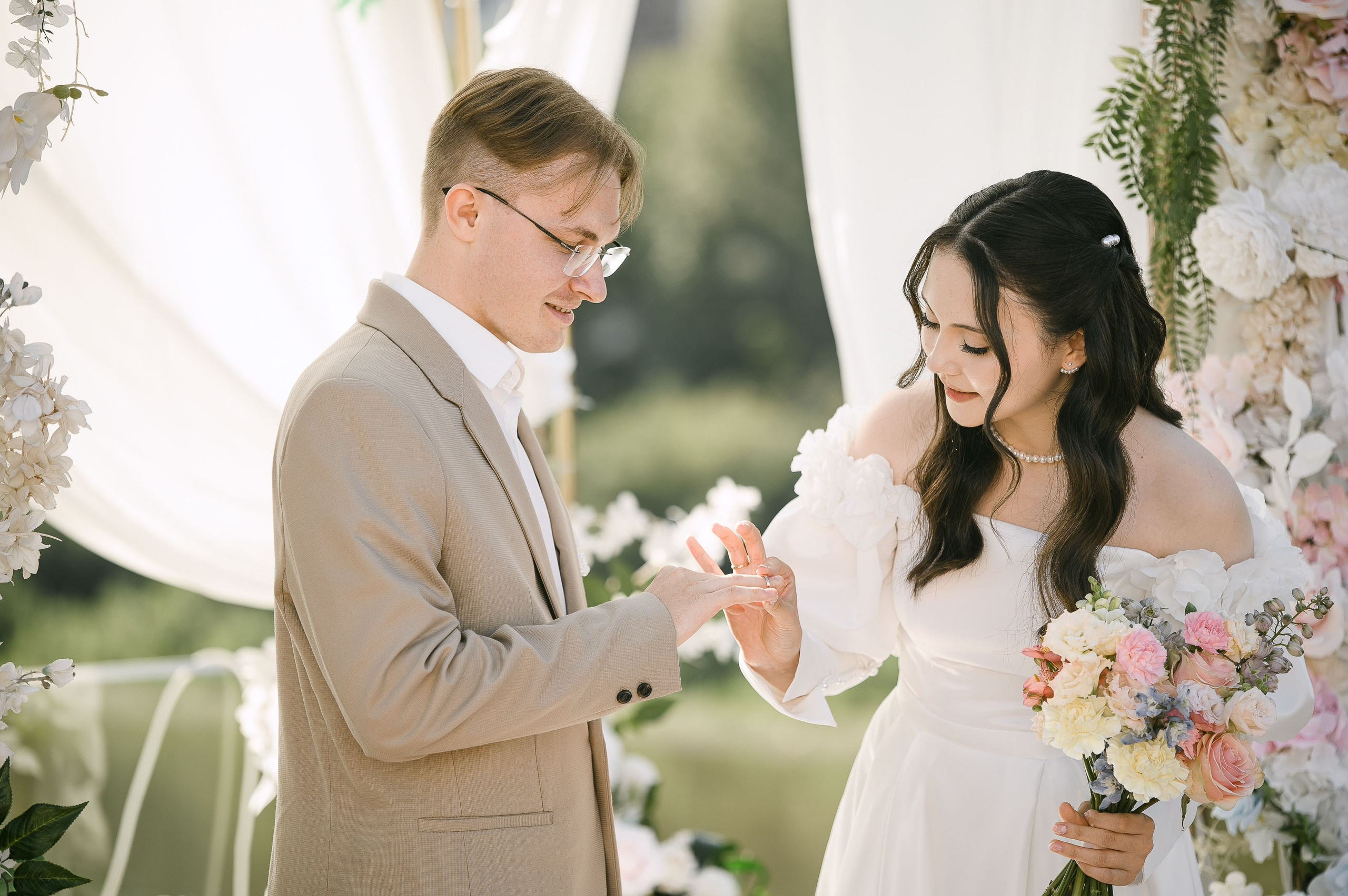 Одним солнечным днем на берегу реки. Евгений Нисковских — свадебный и репортажный фотограф в Тюмени