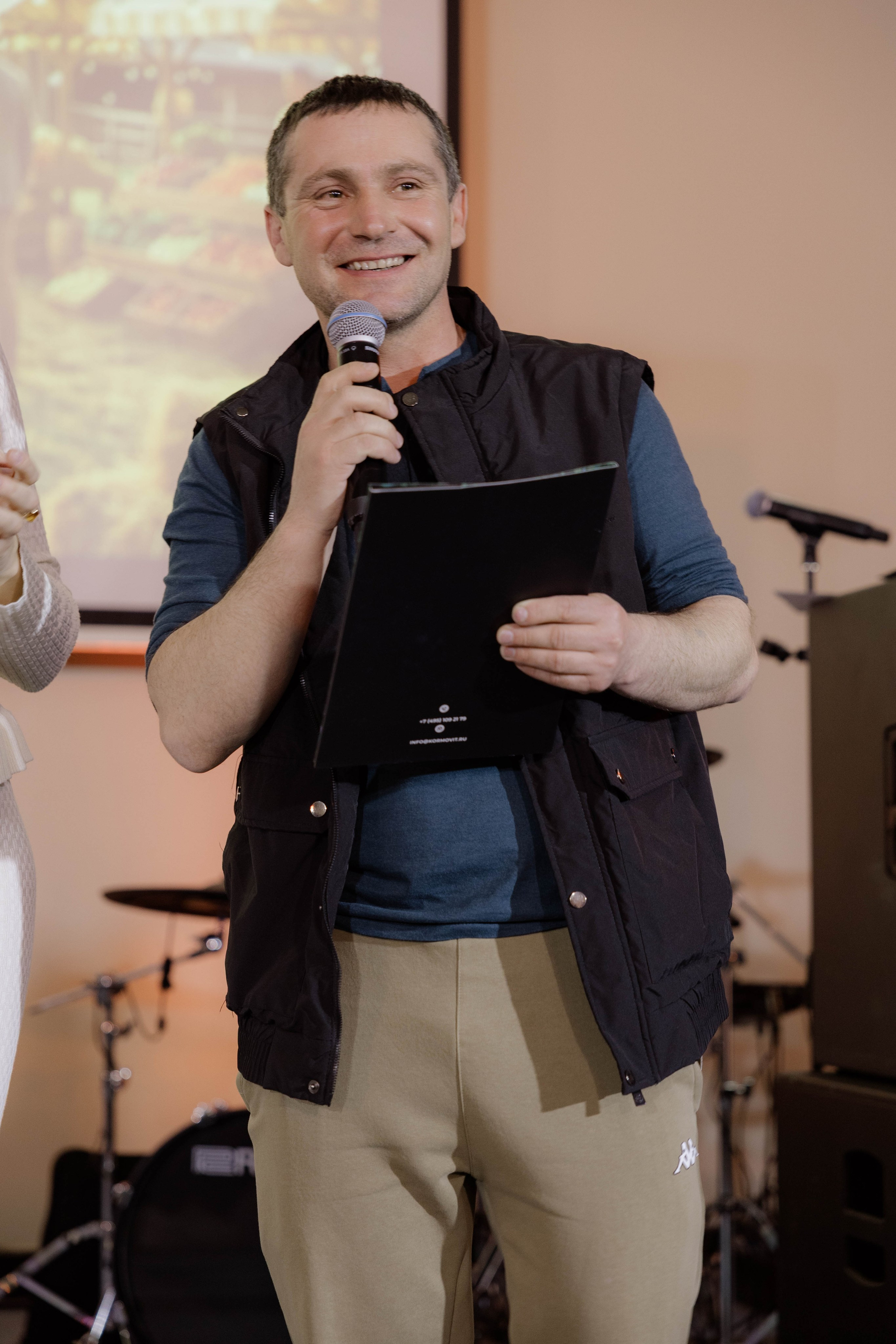 Конференция и ужи. Кормовит. Роза хутор. Фотограф Юсова Мария