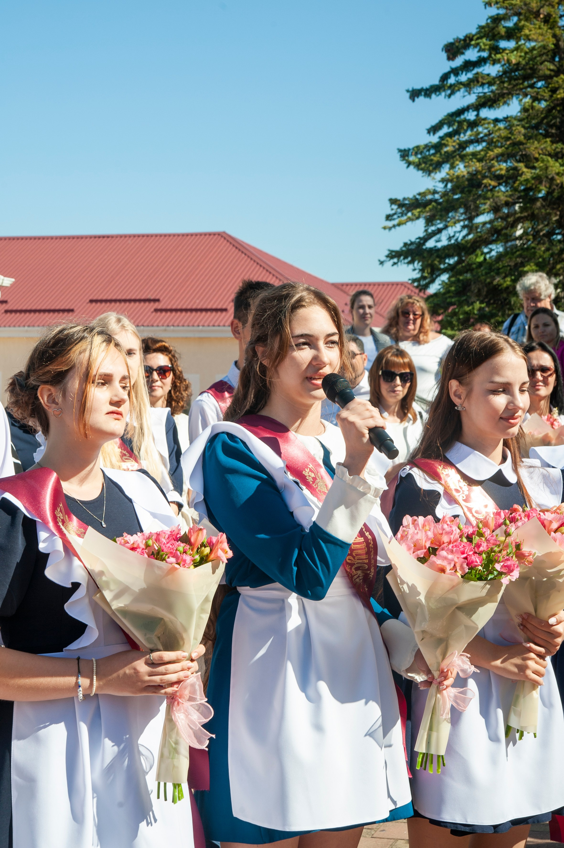 Последний Звонок МАОУ СОШ № 17 им. Эдуарда Есаяна — Архипо-Осиповка. Свадебный и семейный фотограф Денис Лукьянов в Краснодаре, Краснодарском крае и Республике Крым